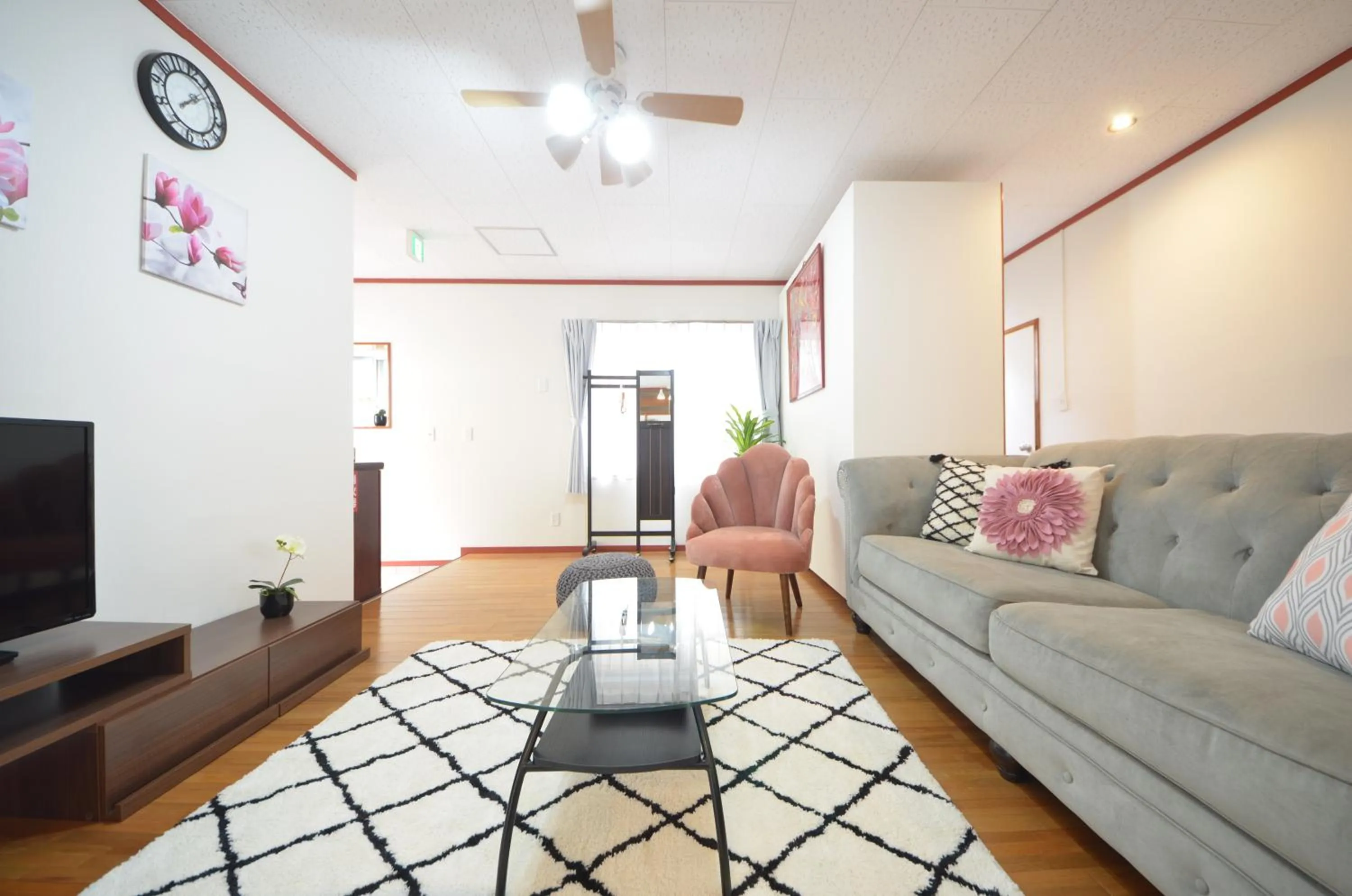 Living room in Sobe House in Yomitanson