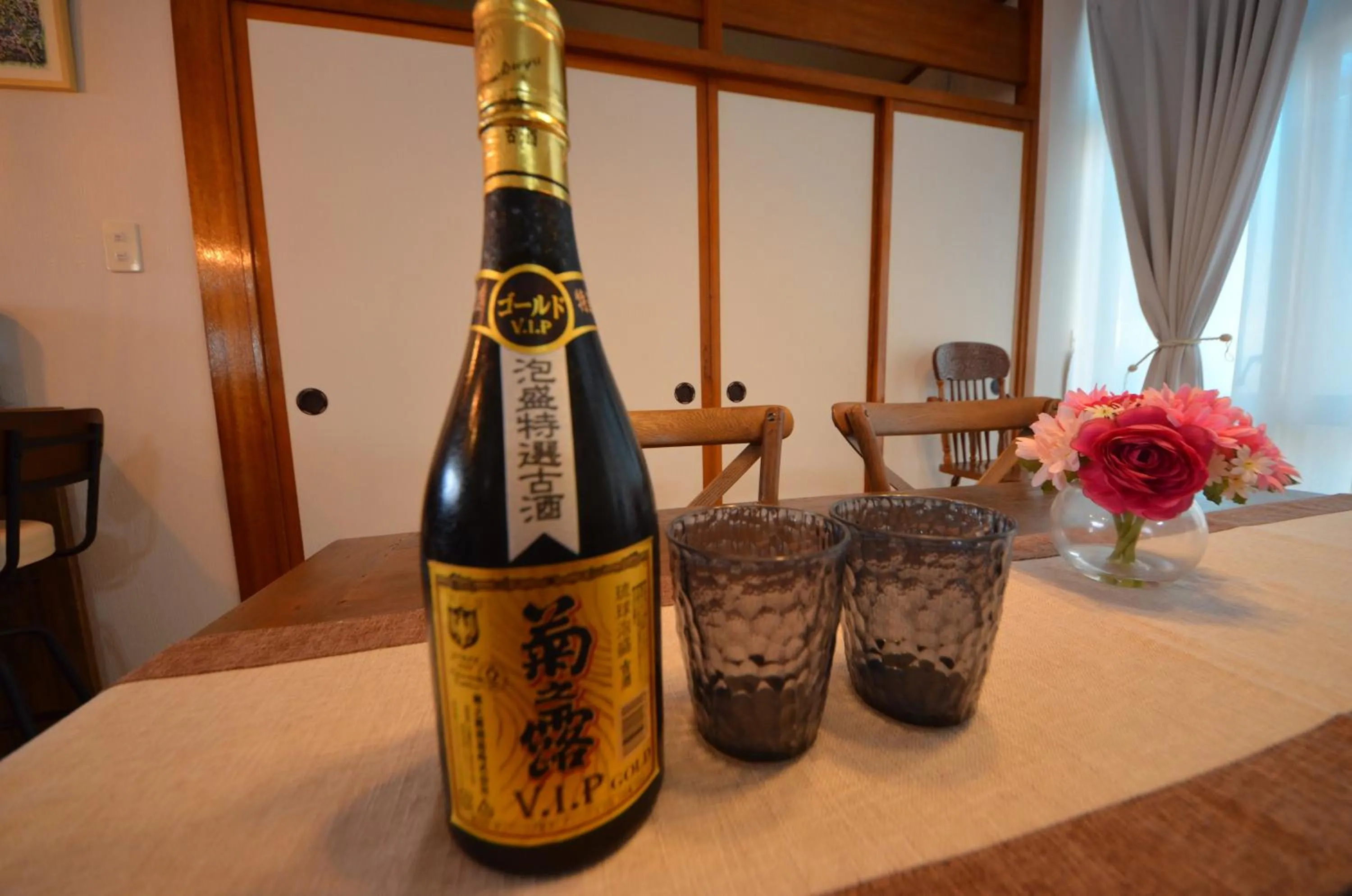 Dining area in Sobe House in Yomitanson