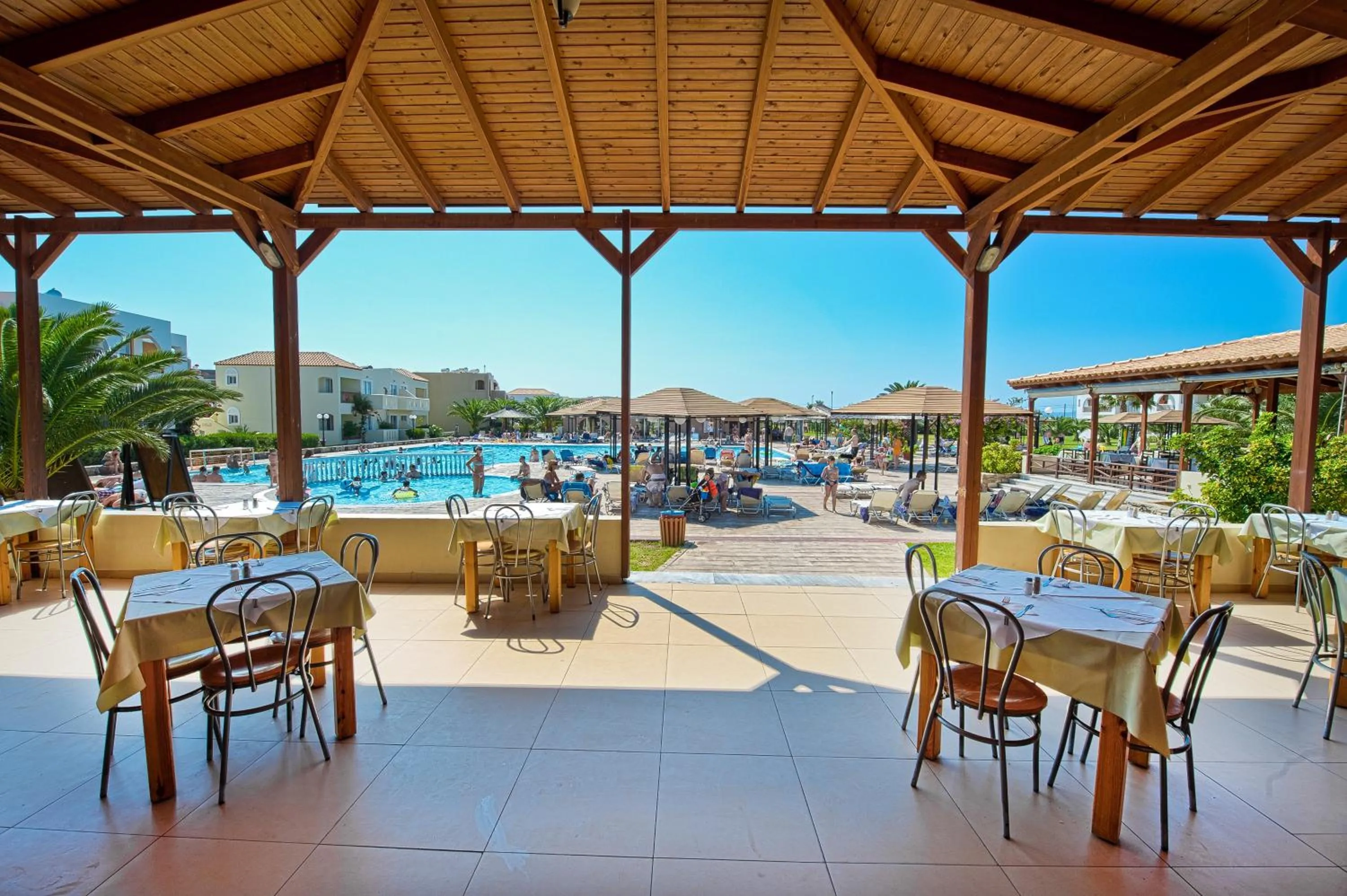 Restaurant/places to eat in Akti Beach Club