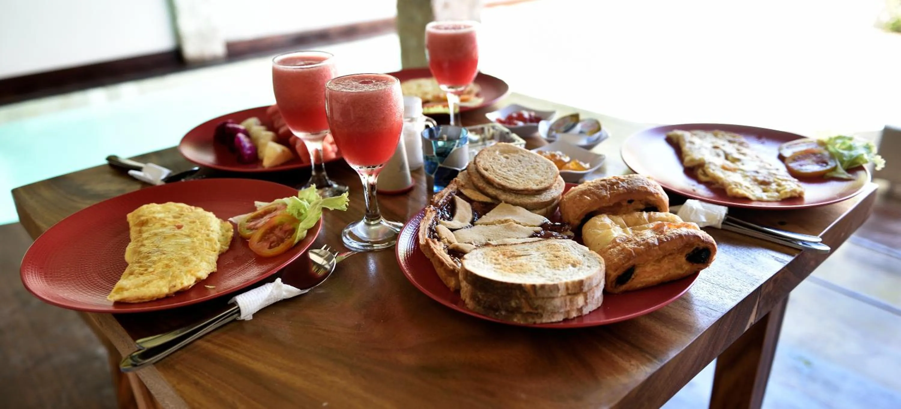 Food and drinks in Cantika Villa