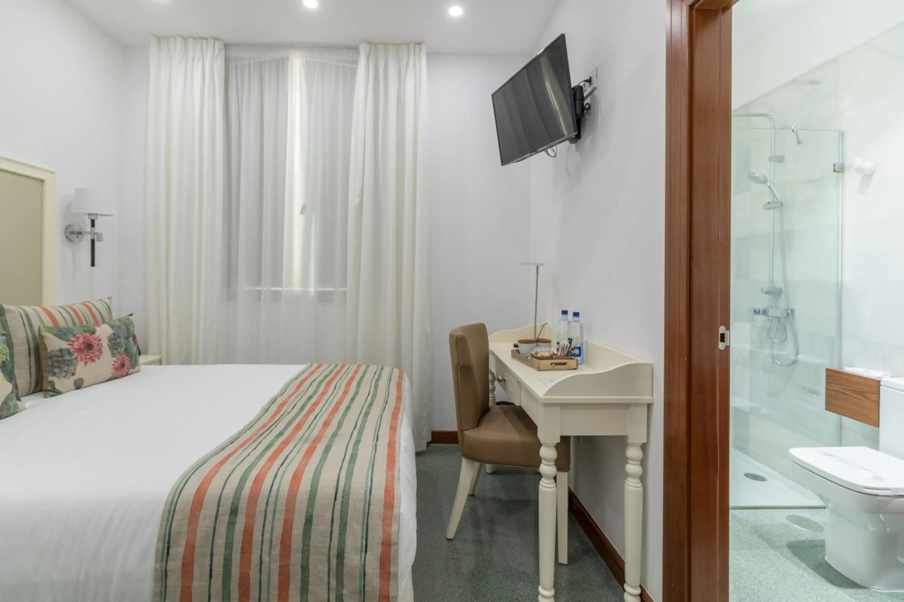 Photo of the whole room, Bed in Hotel Emblemático Holiday Time