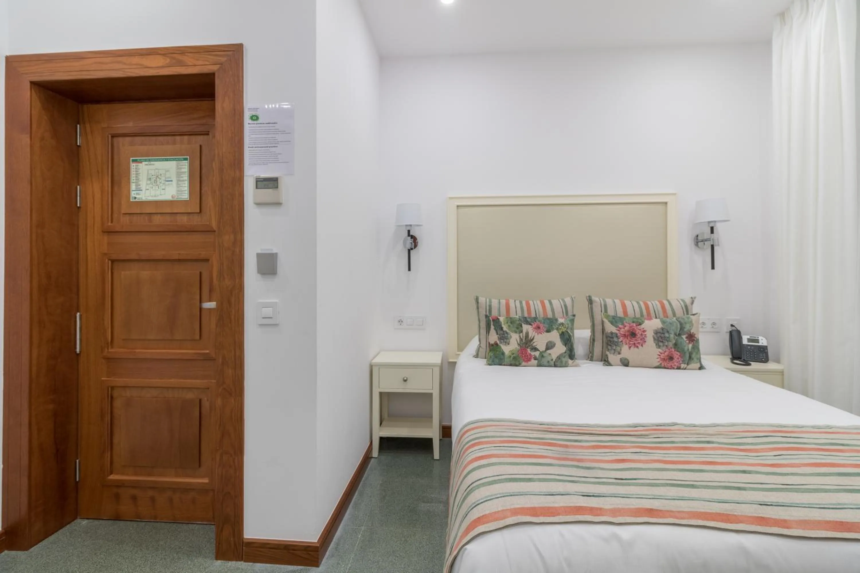 Photo of the whole room, Bed in Hotel Emblemático Holiday Time