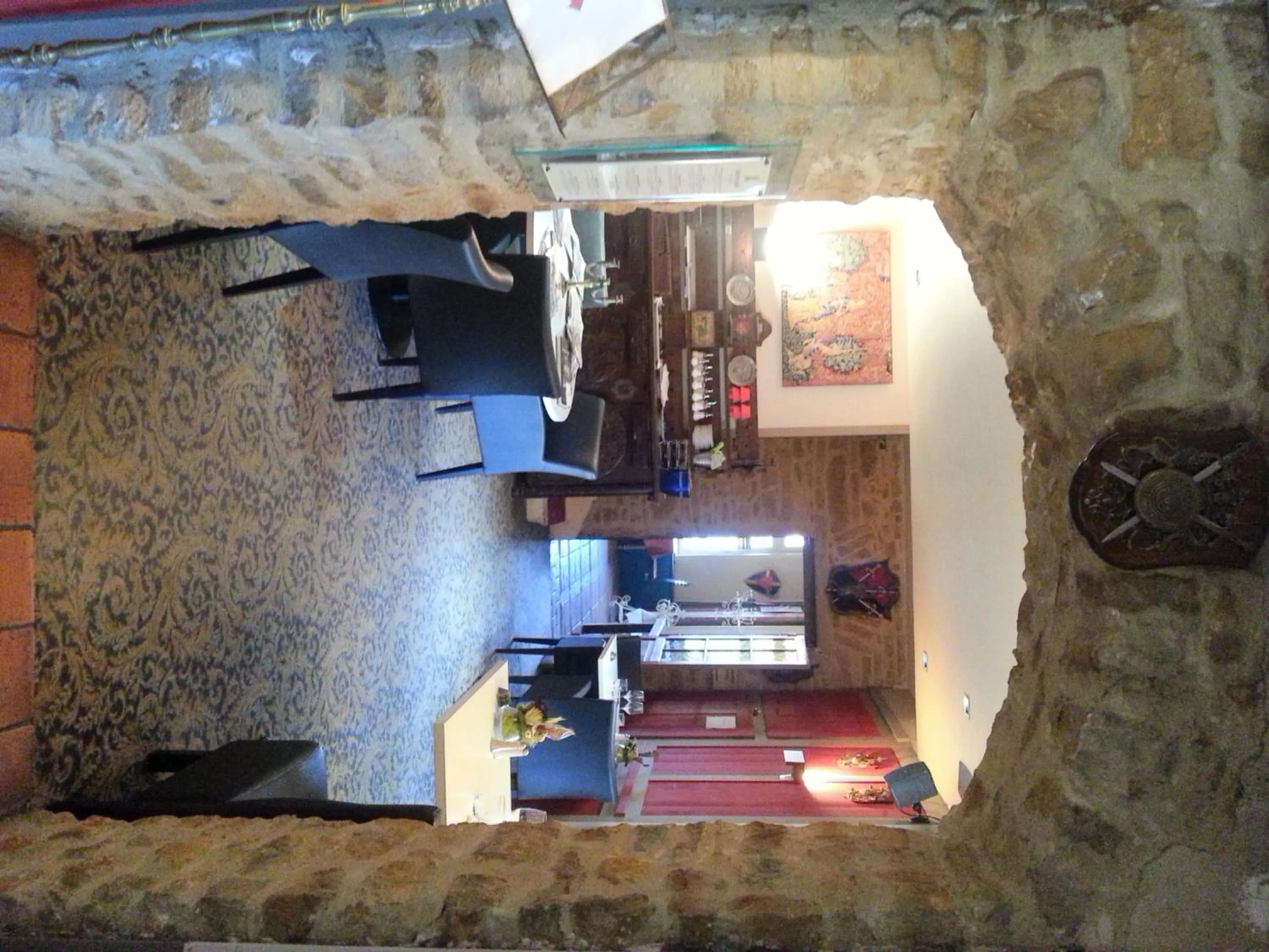 Communal lounge/ TV room in La Tablée Médiévale