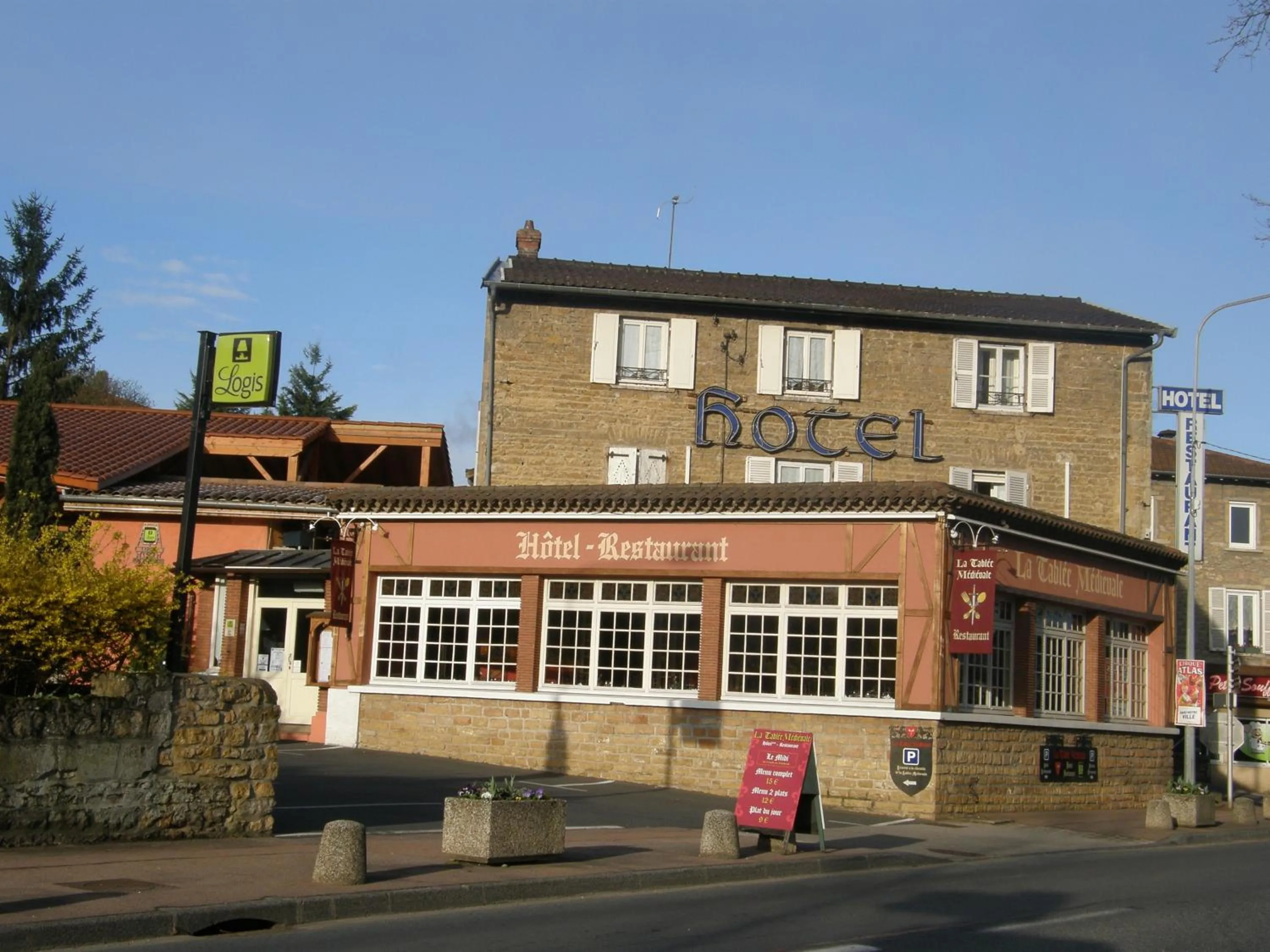 Facade/entrance in La Tablée Médiévale