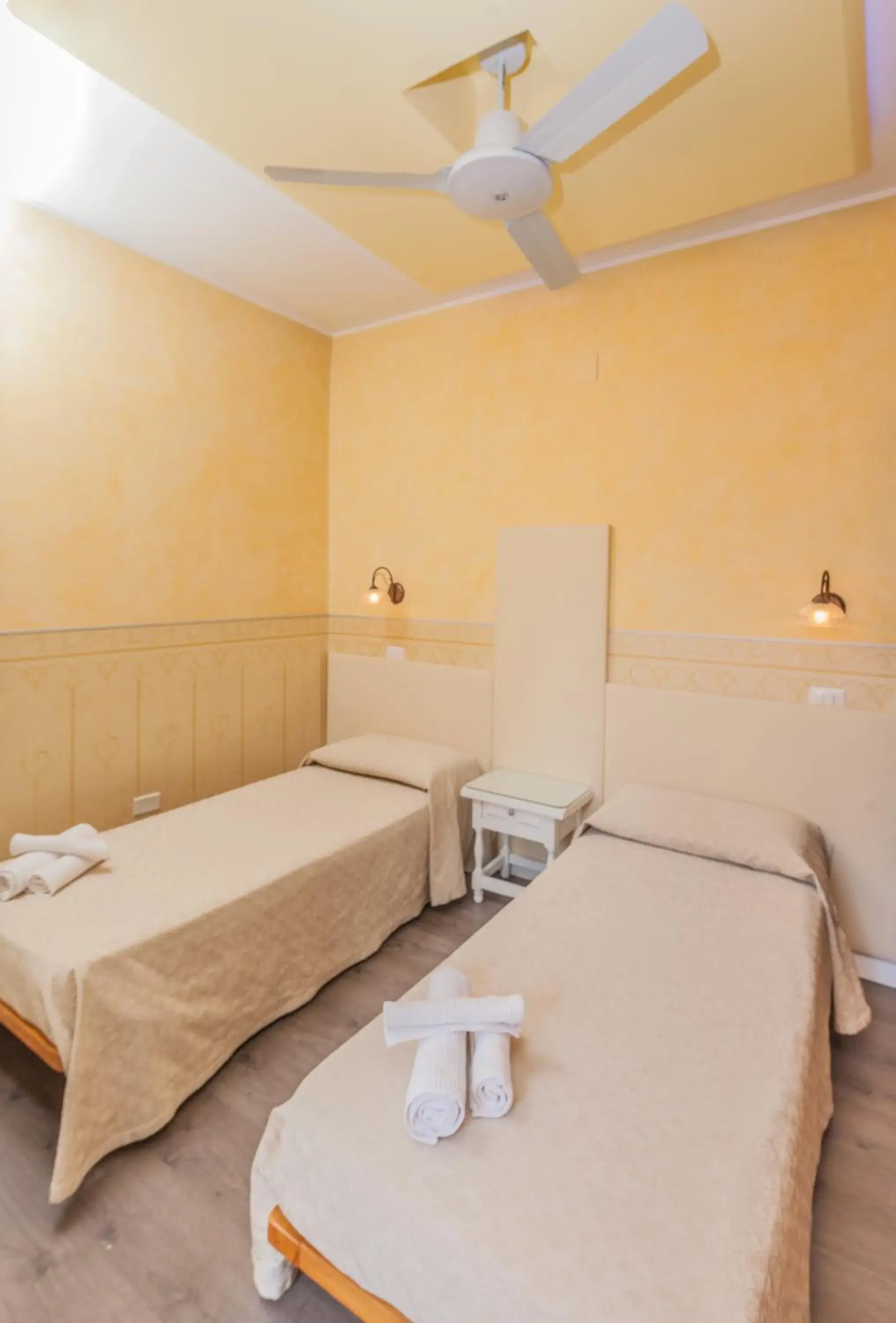 Single Room with Shower - single occupancy in Albergo Della Corte Single Room with Shower - single occupancy in Albergo Della Corte
