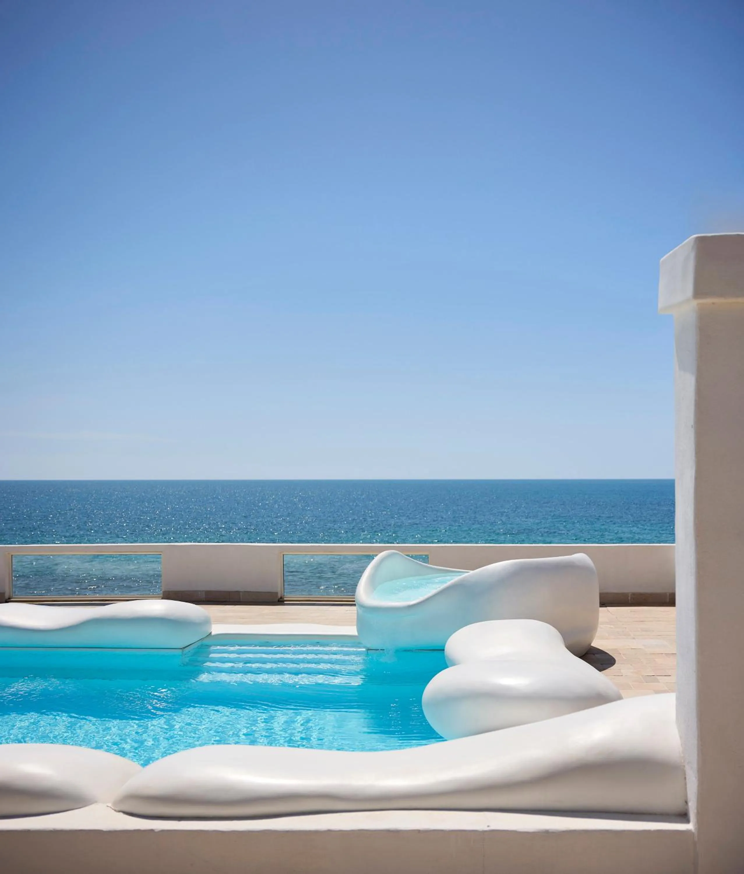 Swimming pool in La Casa E Il Mare, Private Bay Hotel