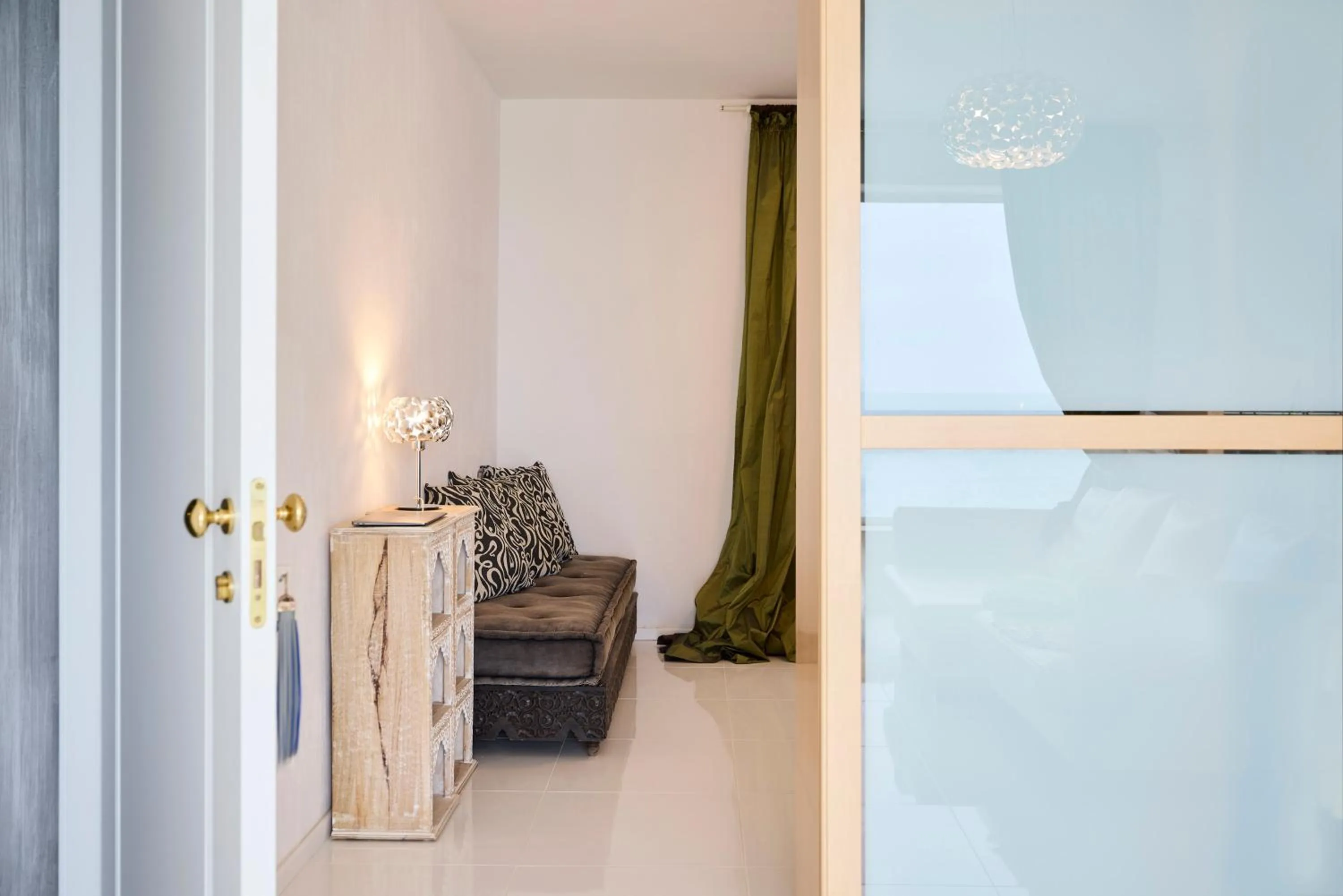 Photo of the whole room in La Casa E Il Mare, Private Bay Hotel