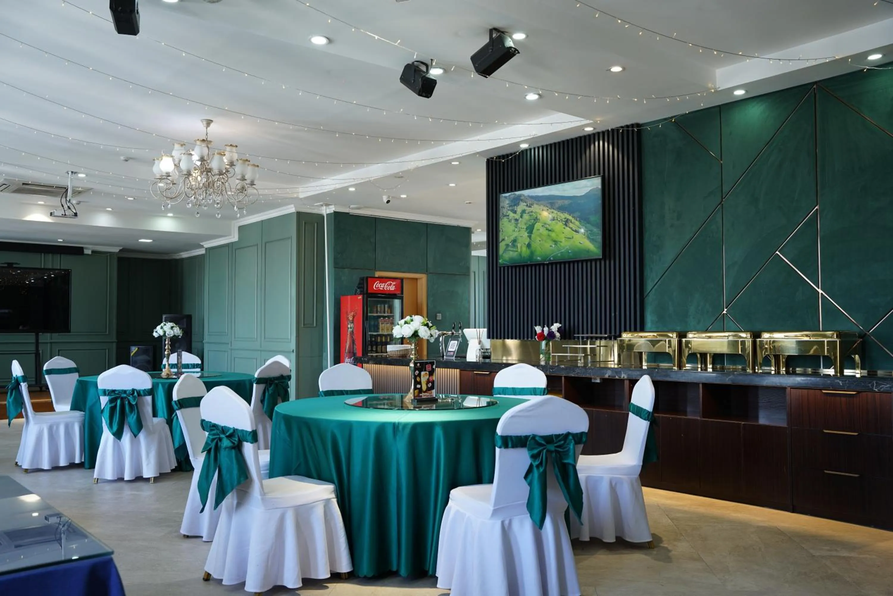 Restaurant/places to eat in UB Grand Hotel