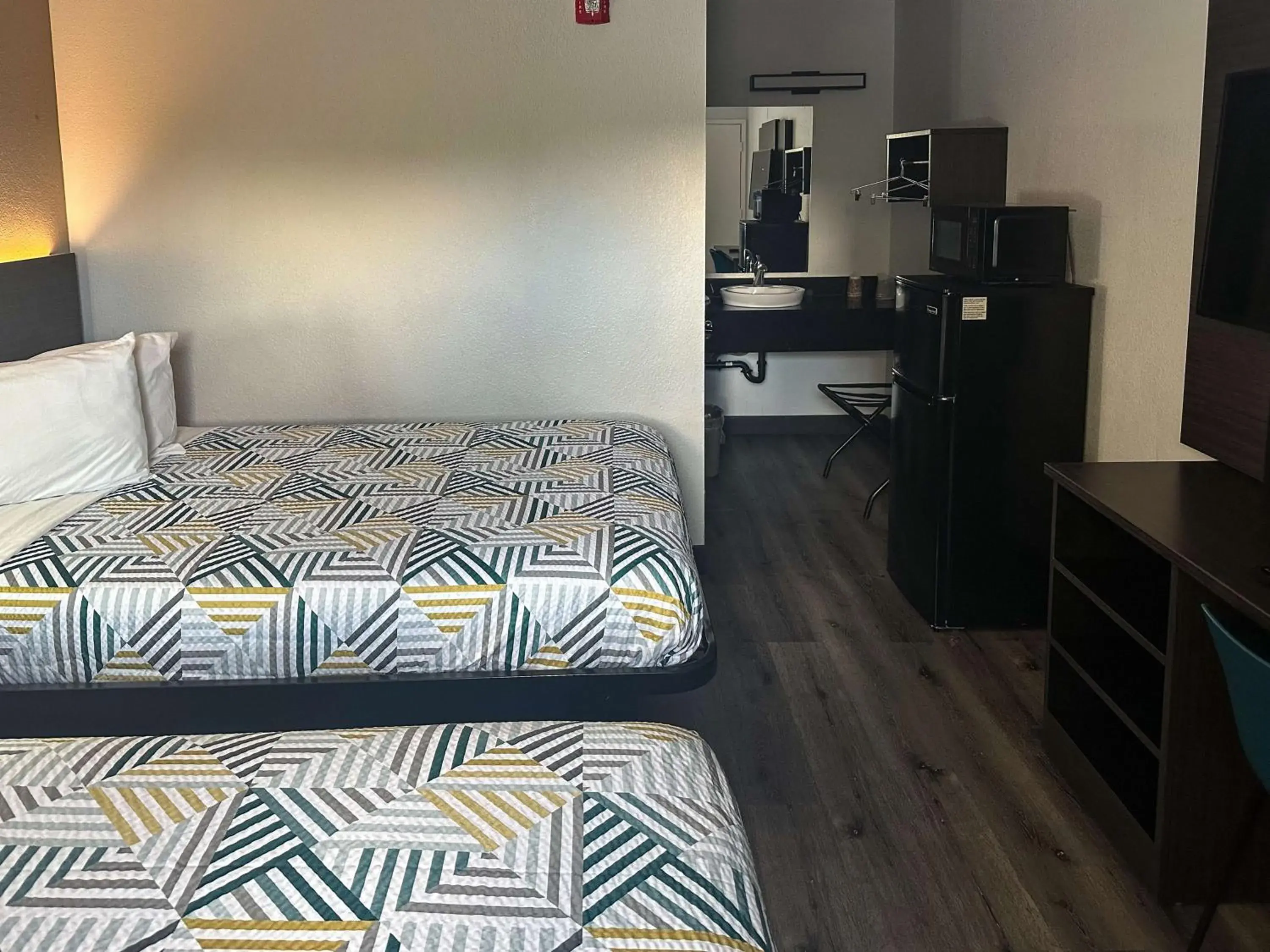 Premium Quadruple Room in Motel 6-Kissimmee, FL - Orlando Premium Quadruple Room in Motel 6-Kissimmee, FL - Orlando
