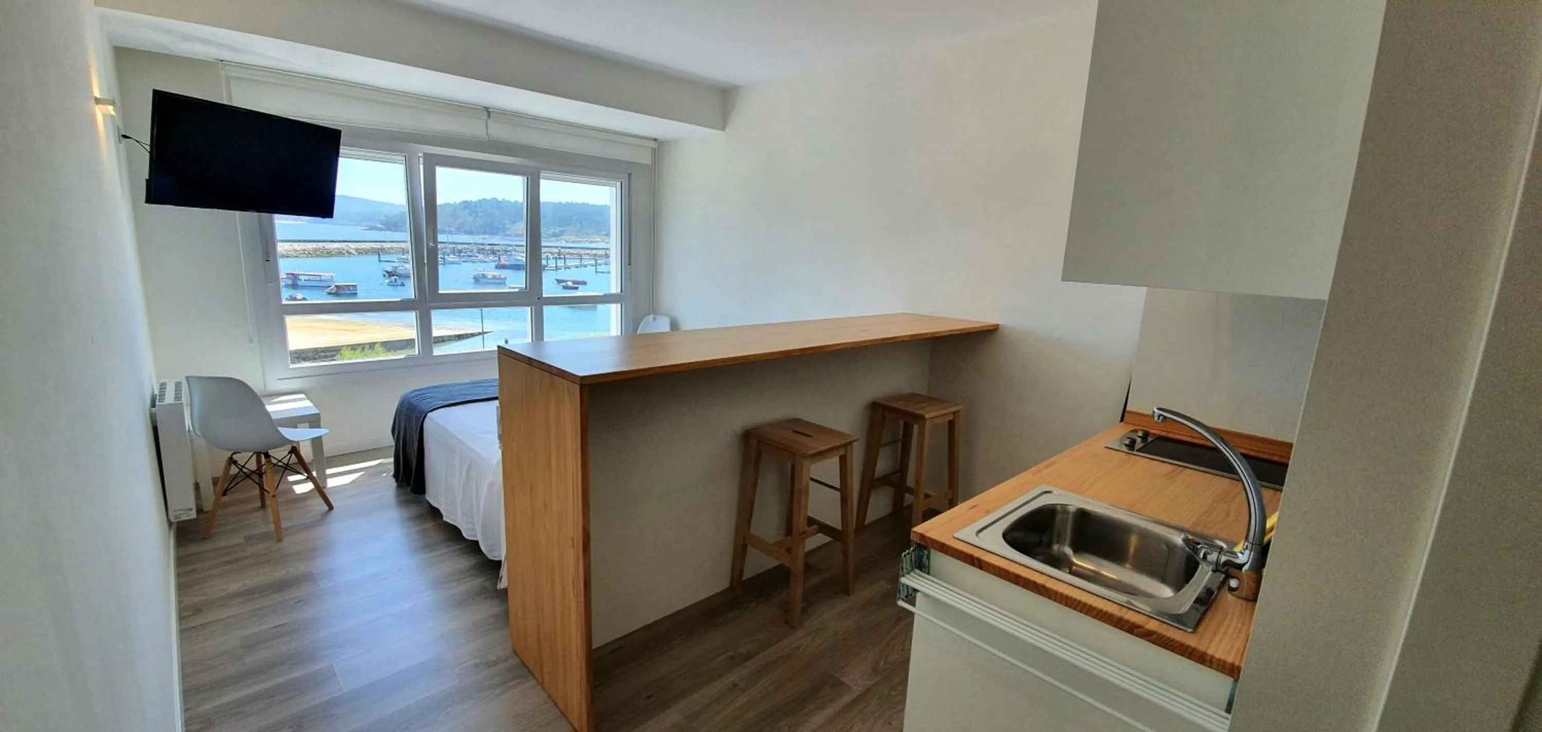 Kitchen or kitchenette in Apartamentos Costa da Morte Muxia