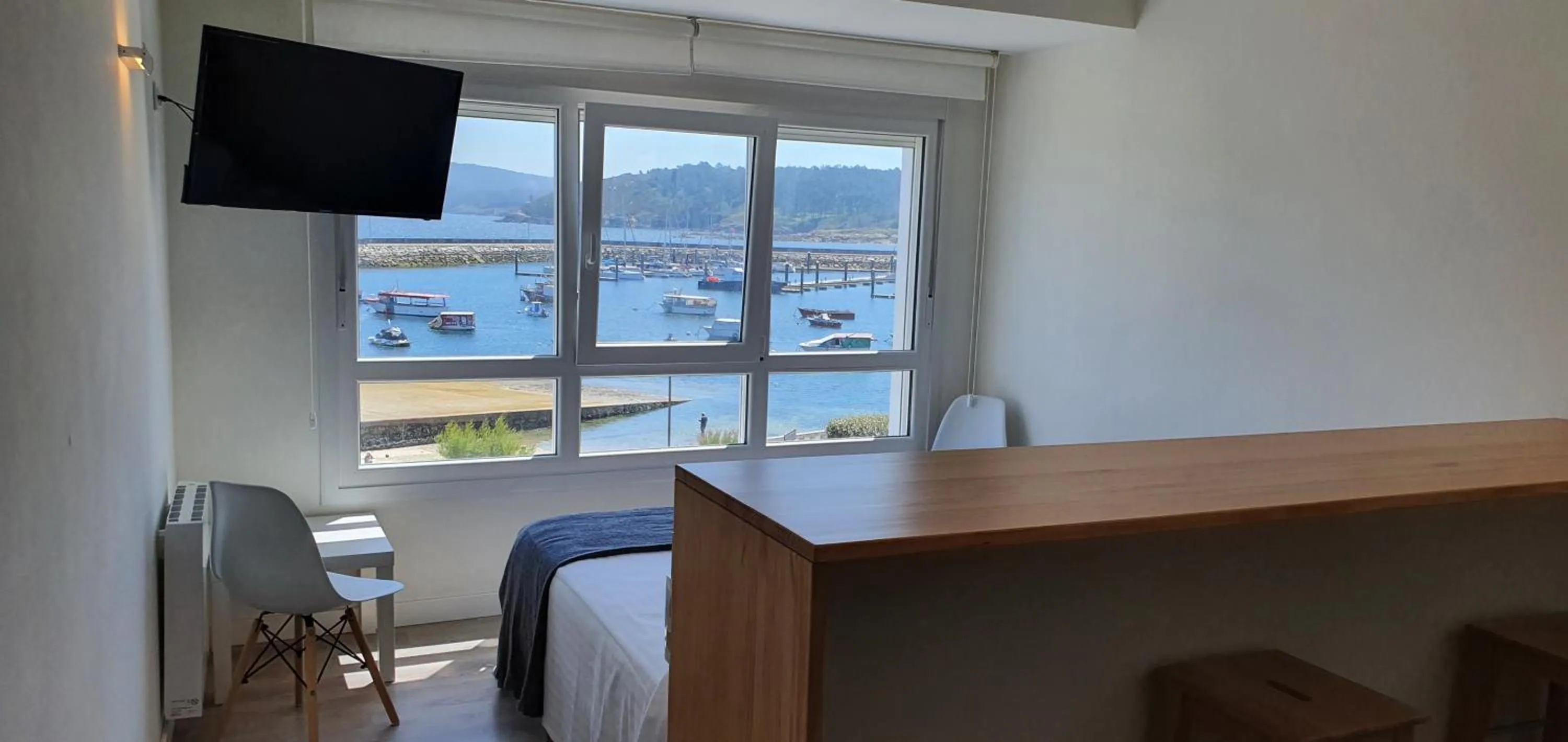 TV and multimedia in Apartamentos Costa da Morte Muxia