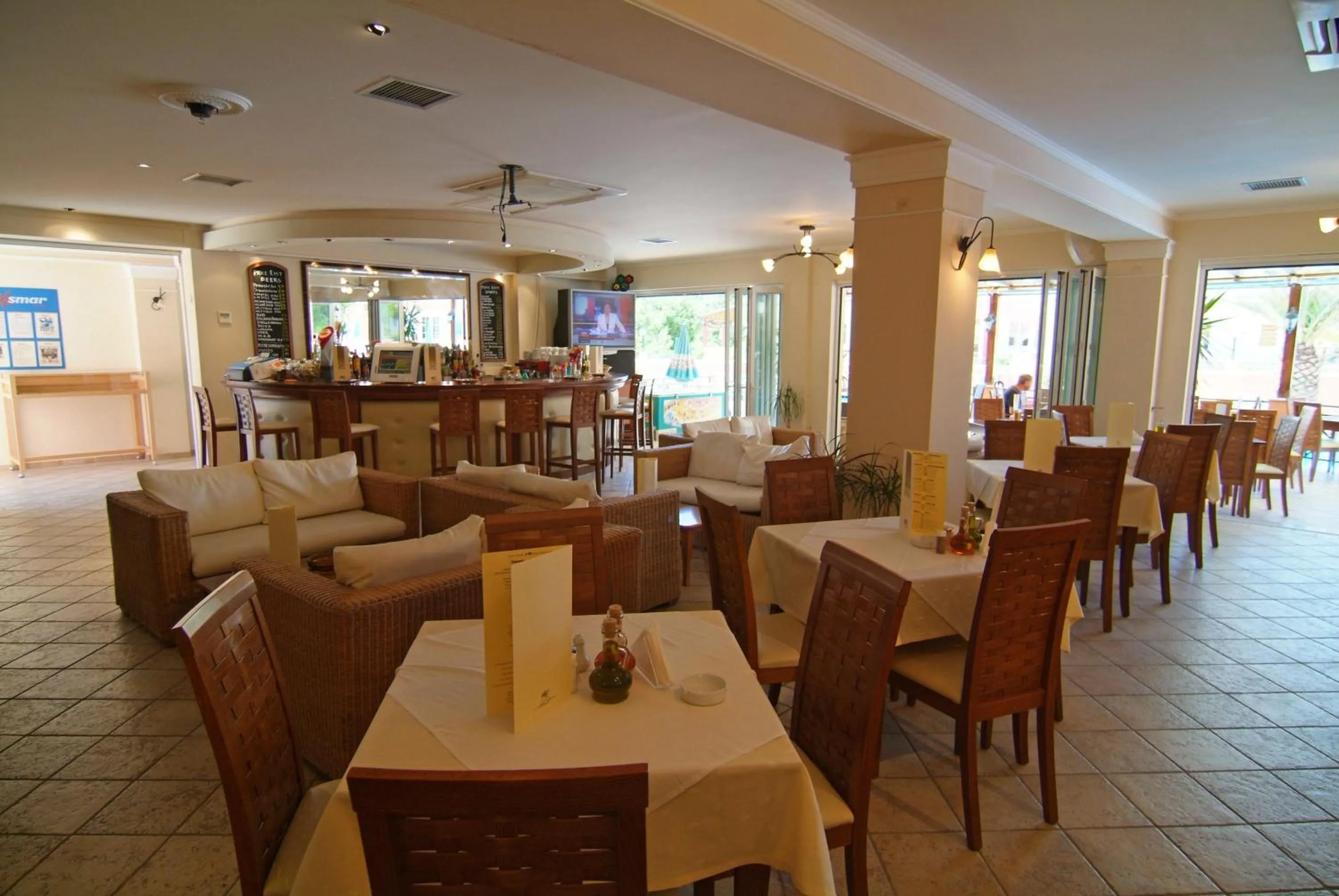 Restaurant/places to eat in Joy Hotel