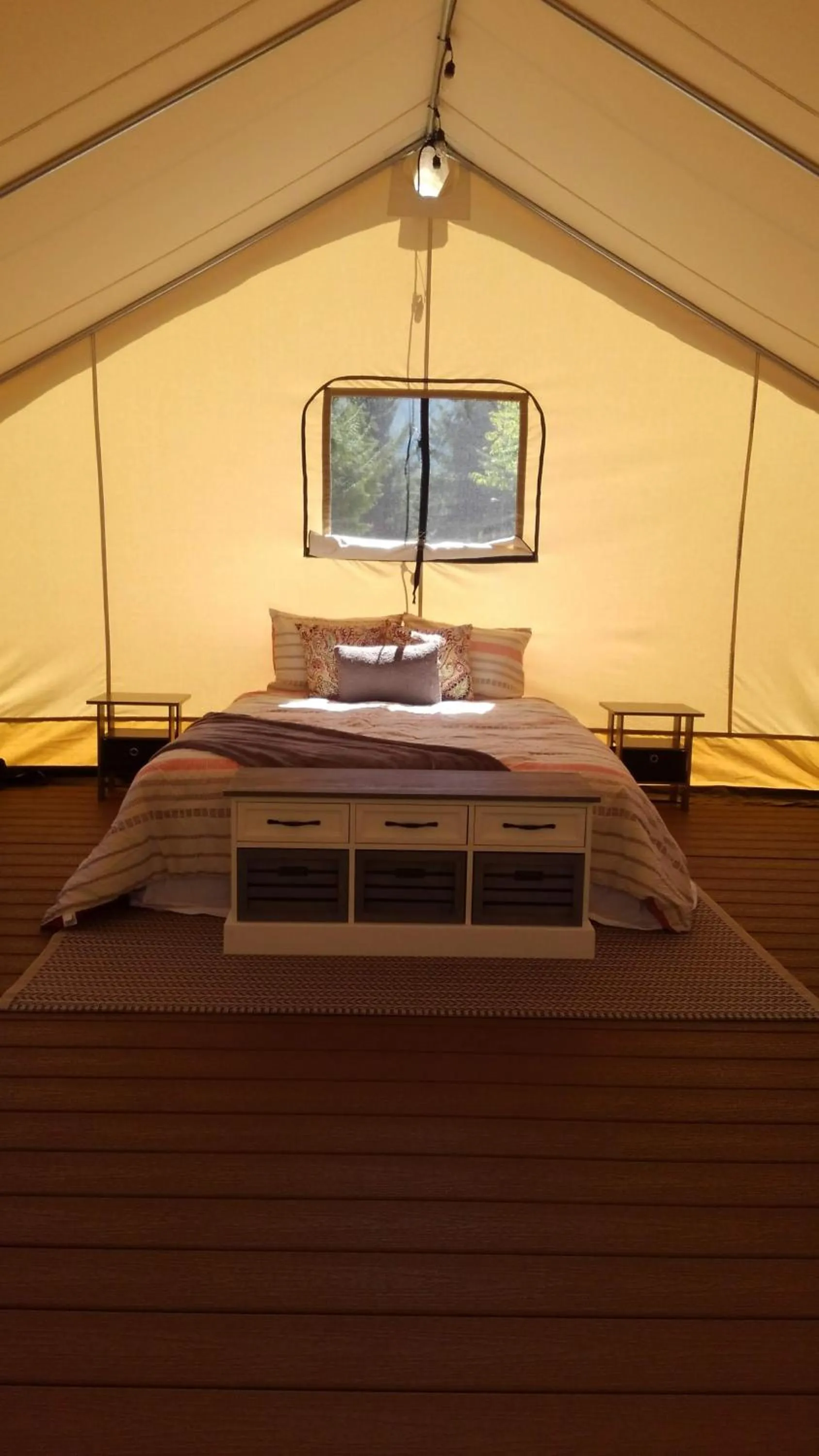 Bed in Redwood Meadows RV Resort