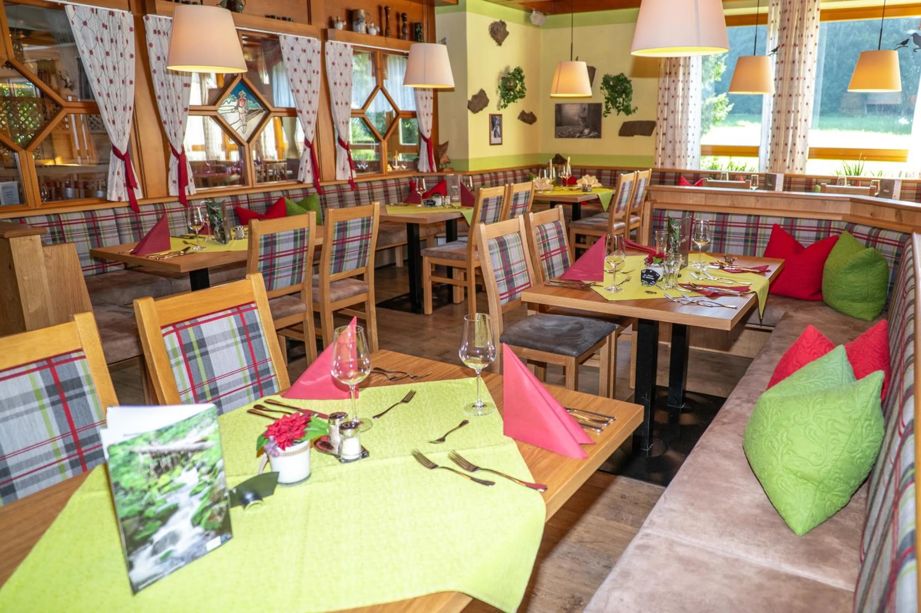 Restaurant/places to eat in Landhotel Tannenhof