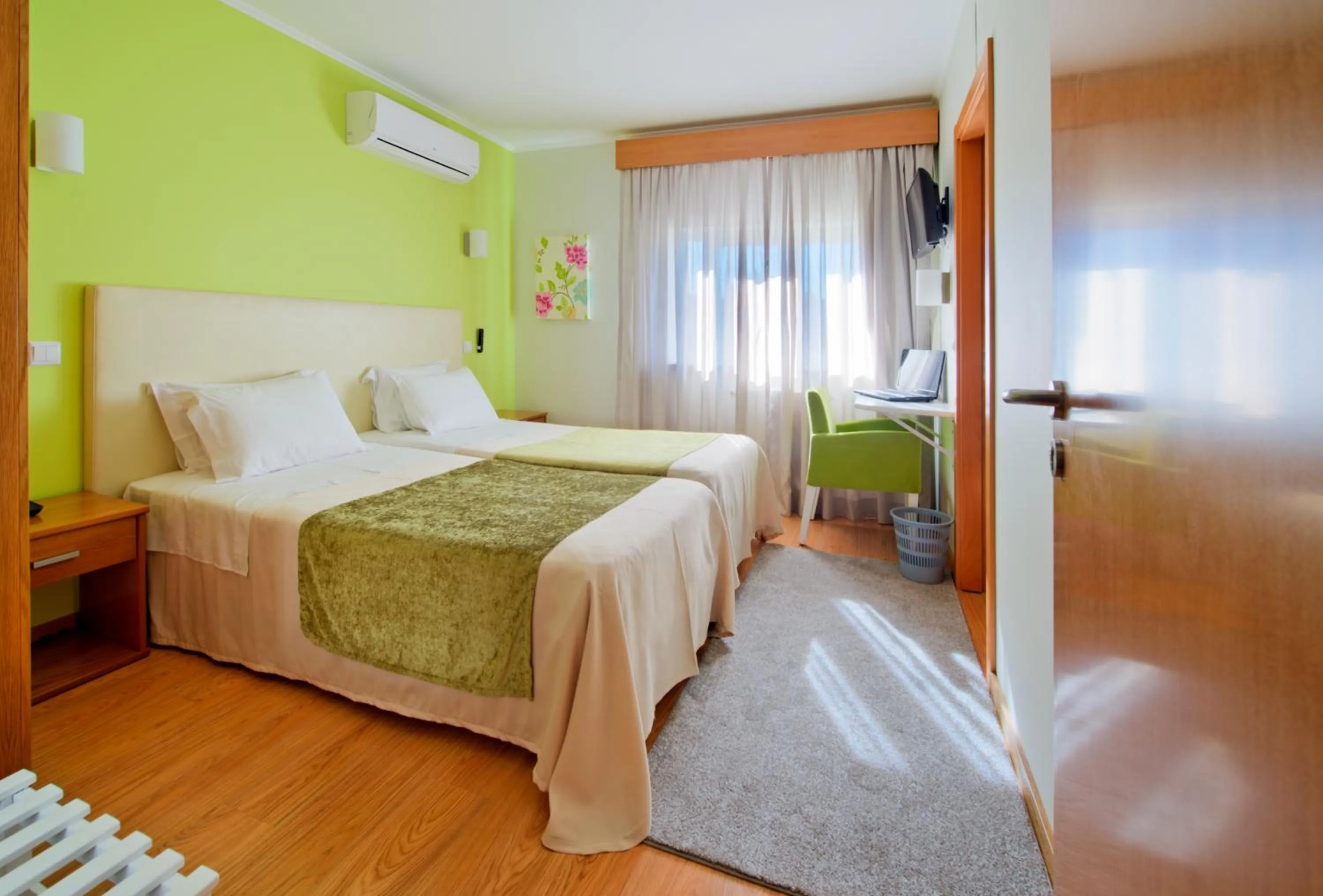 Photo of the whole room, Bed in Hotel D. Dinis