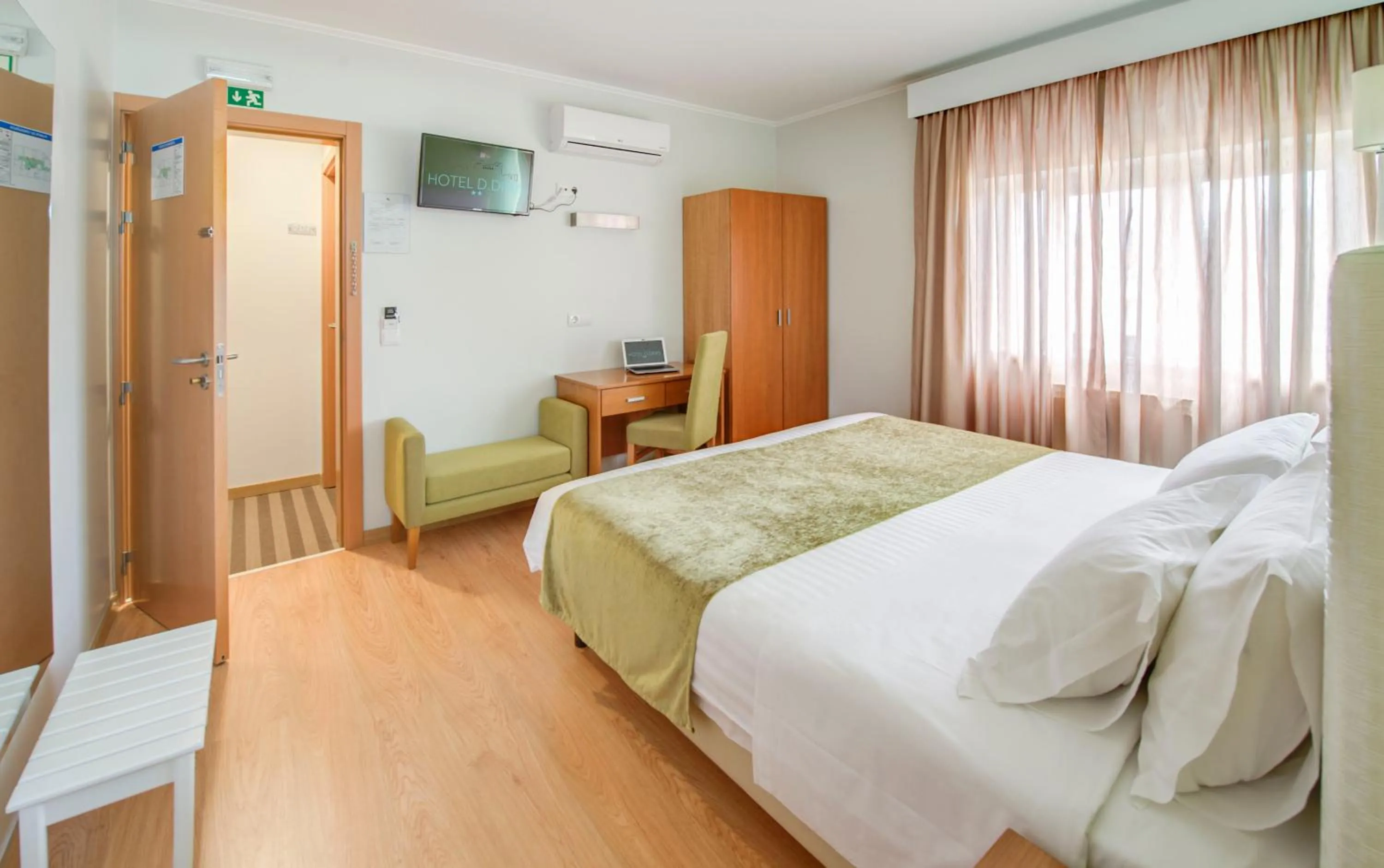 Bedroom, Bed in Hotel D. Dinis