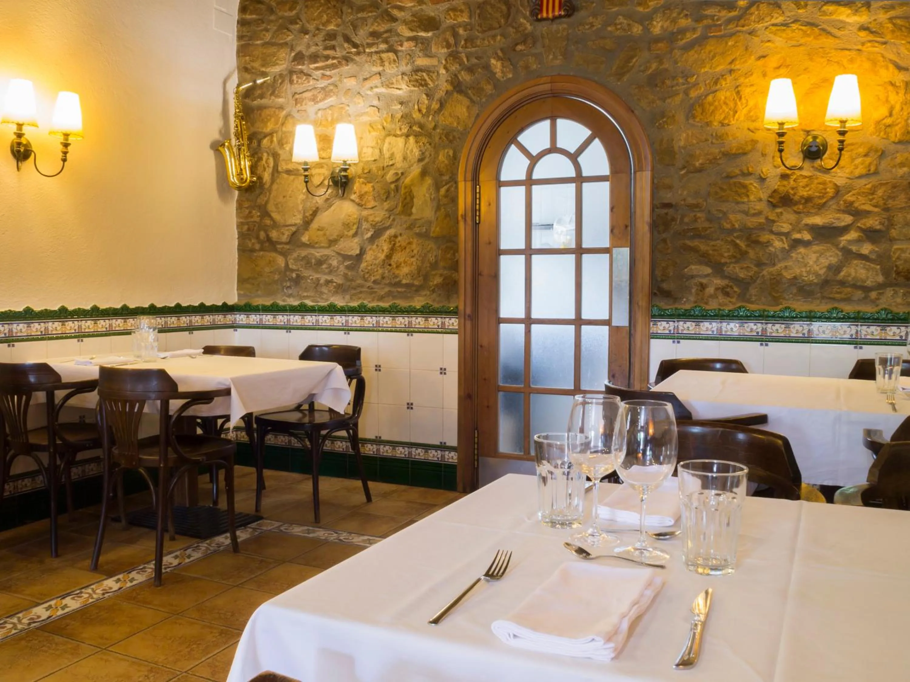 Restaurant/places to eat in La Violeta HOTEL SPA & CHILL OUT