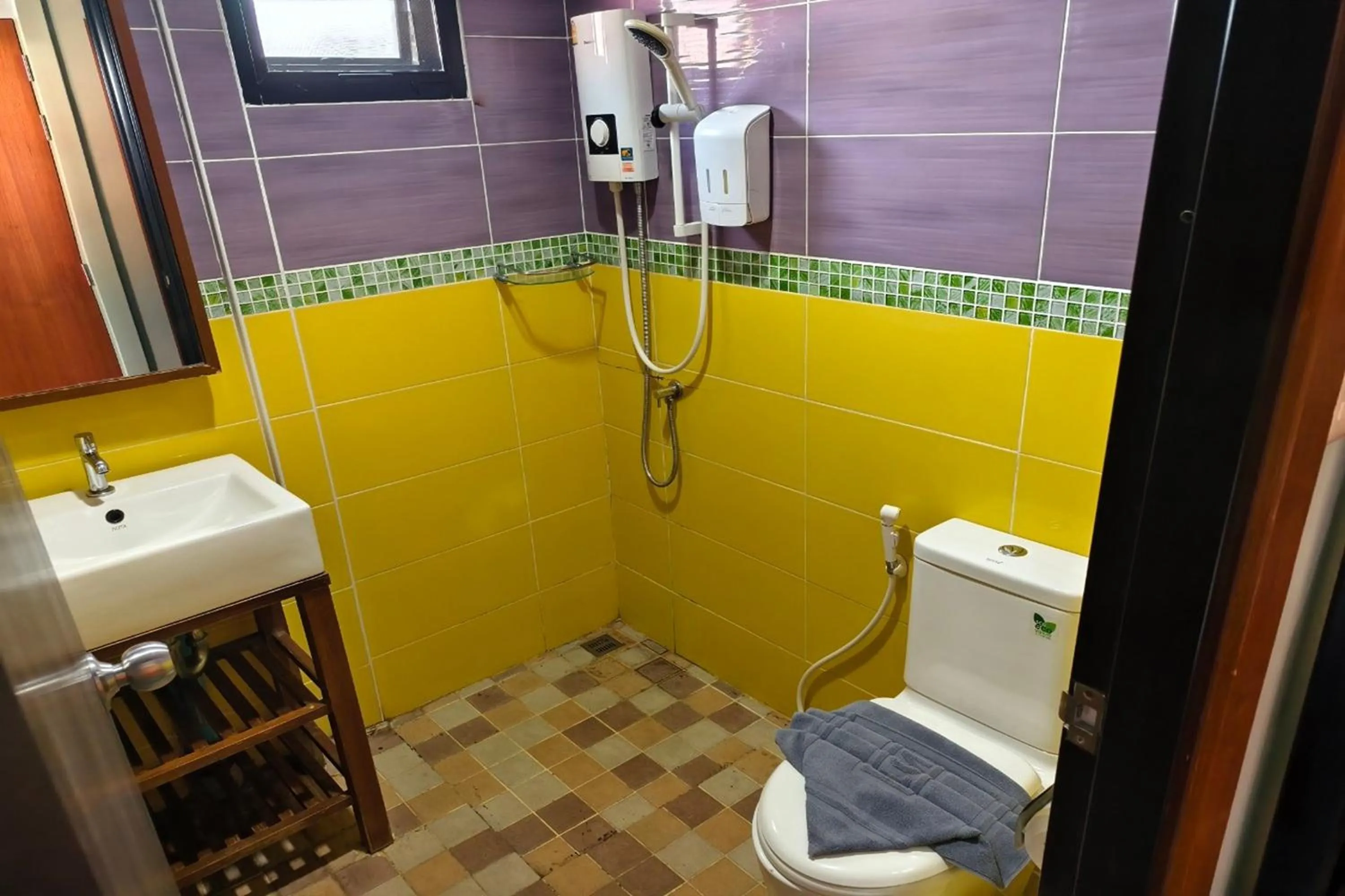 Bathroom in Lilliput Riverside Bangkachao