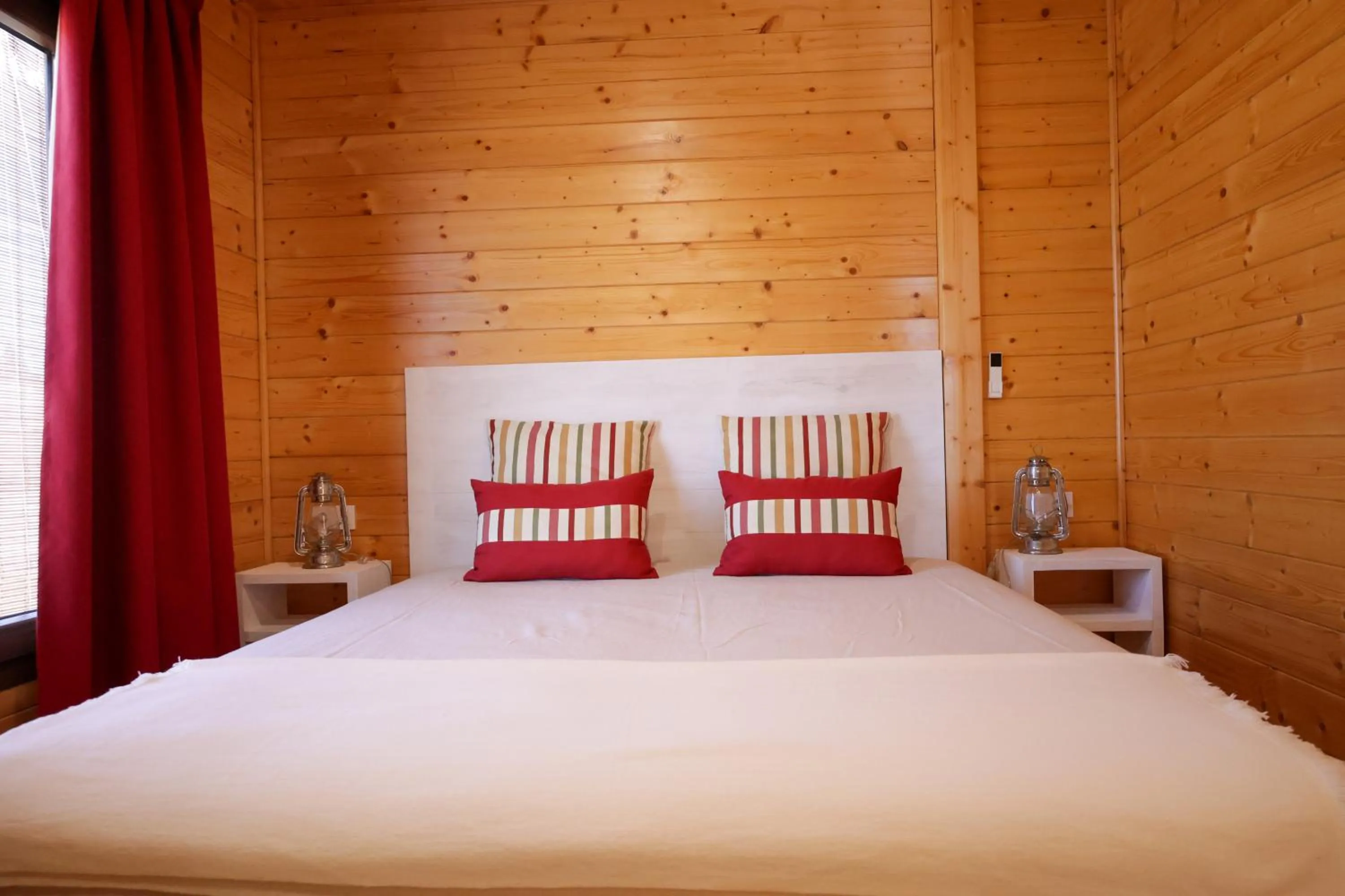 Bedroom in Monte dos Cordeiros