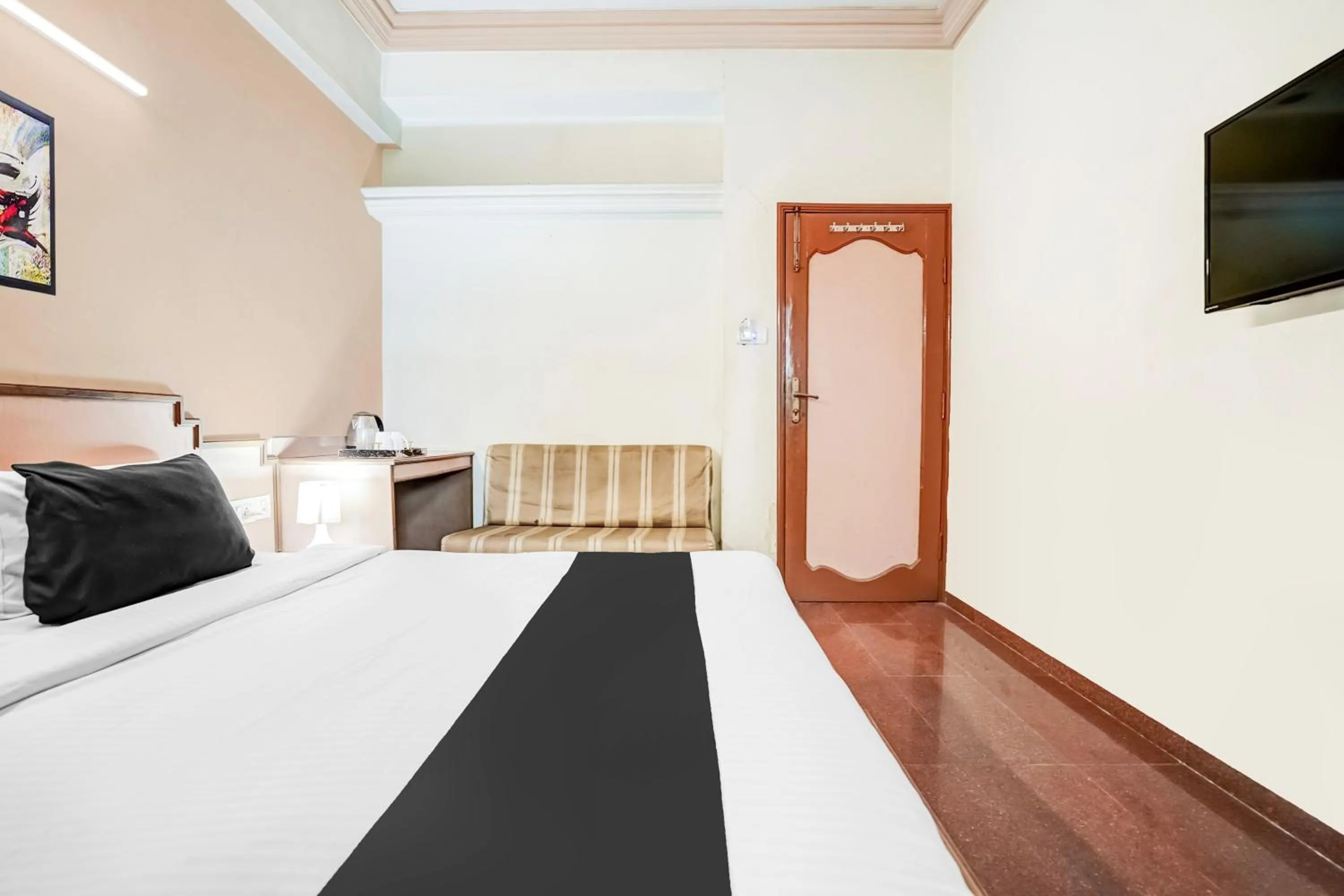 Bedroom, Bed in Super Hotel O Jamalpur Ahmedabad Formerly Hotel Peace