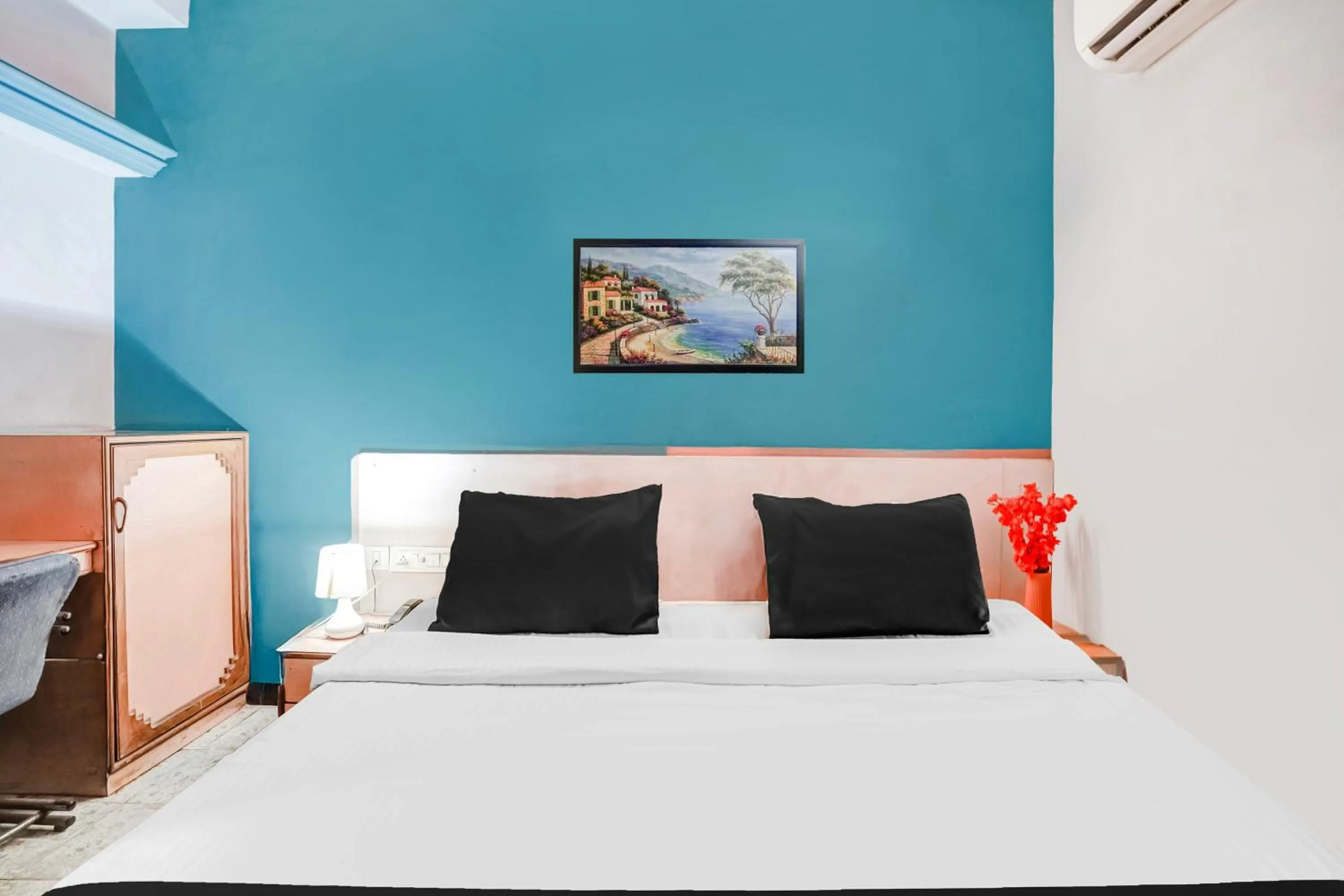 Bedroom, Bed in Super Hotel O Jamalpur Ahmedabad Formerly Hotel Peace