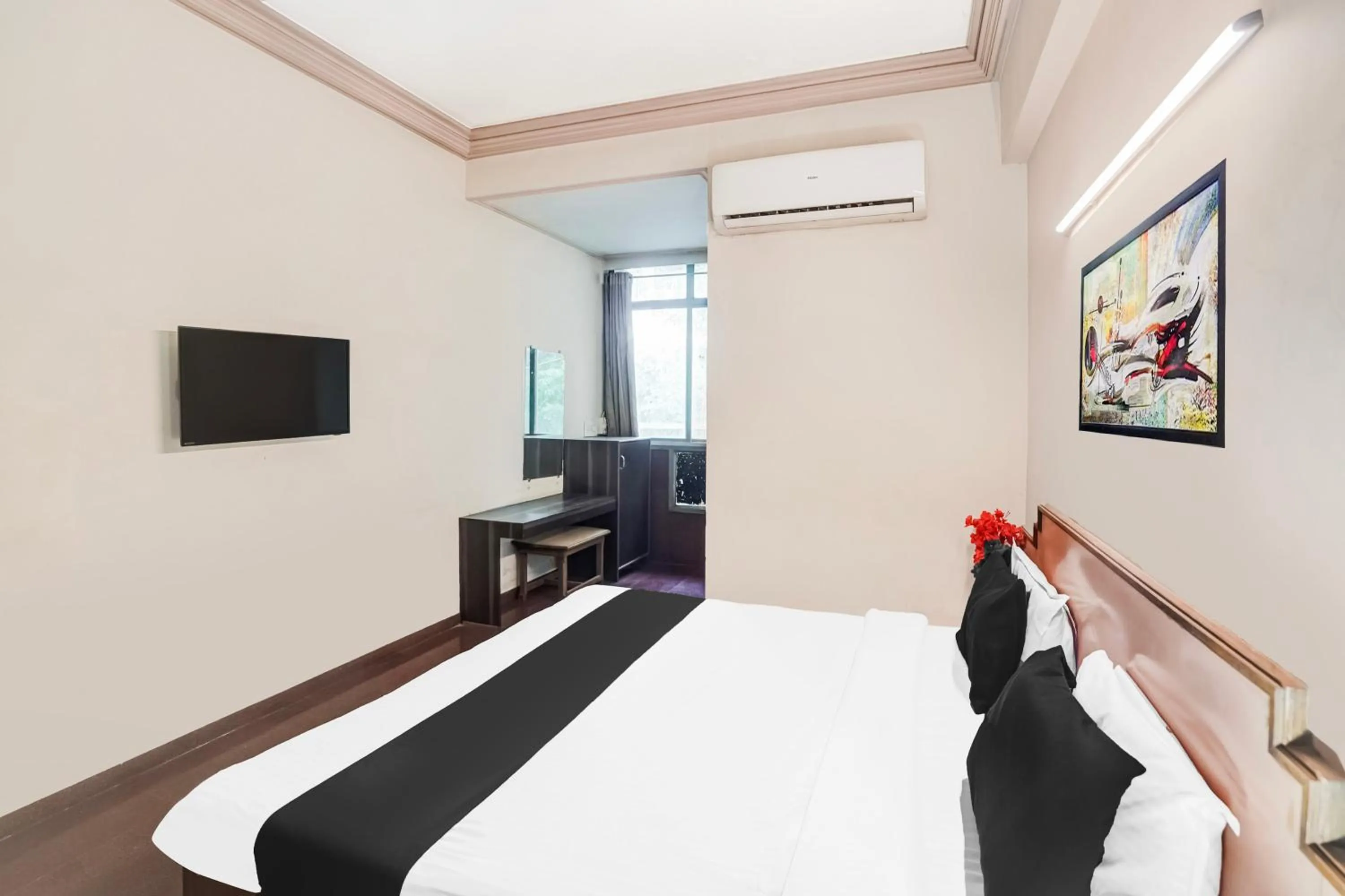 Bedroom, Bed in Super Hotel O Jamalpur Ahmedabad Formerly Hotel Peace