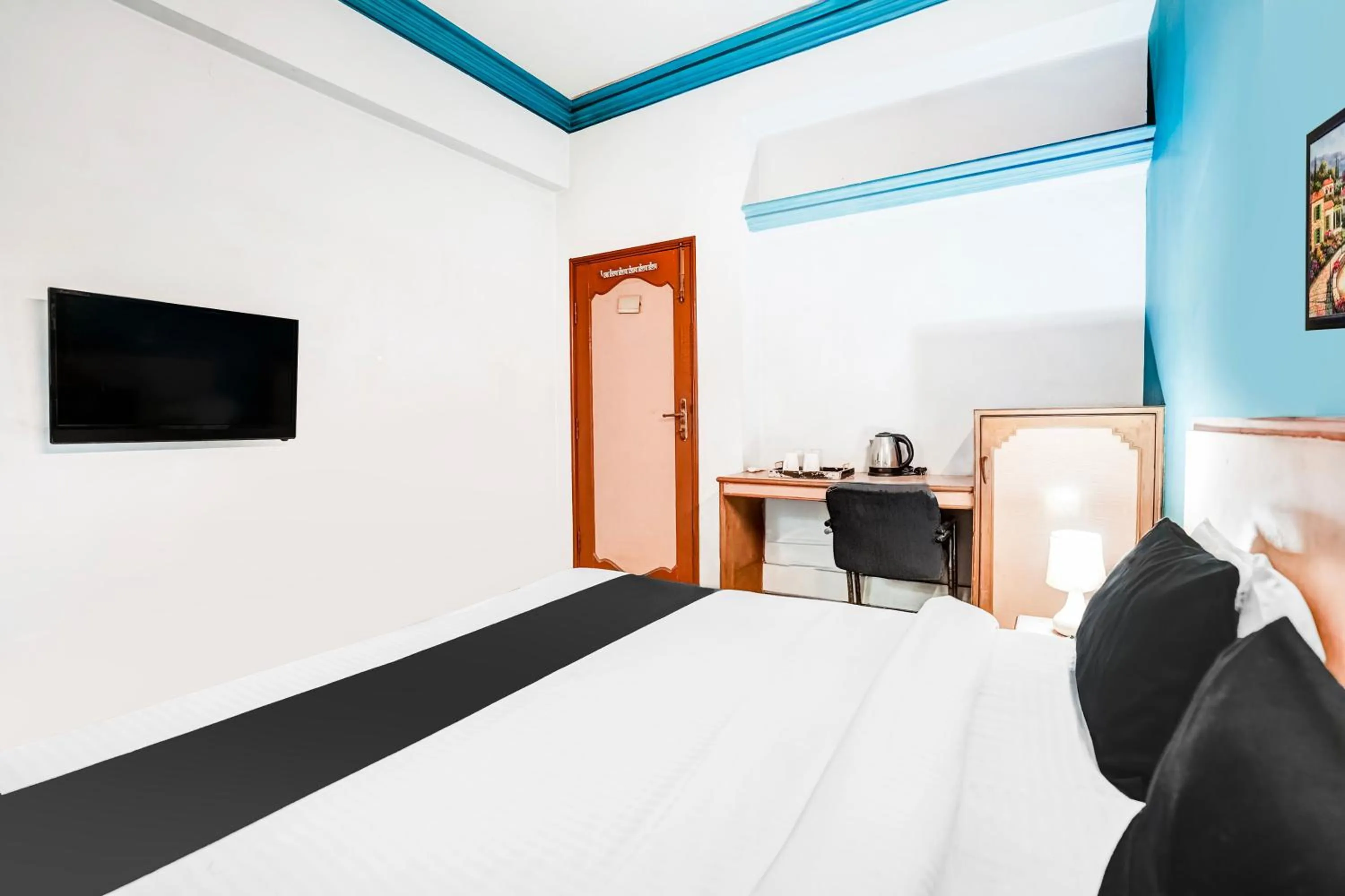 Bedroom, Bed in Super Hotel O Jamalpur Ahmedabad Formerly Hotel Peace