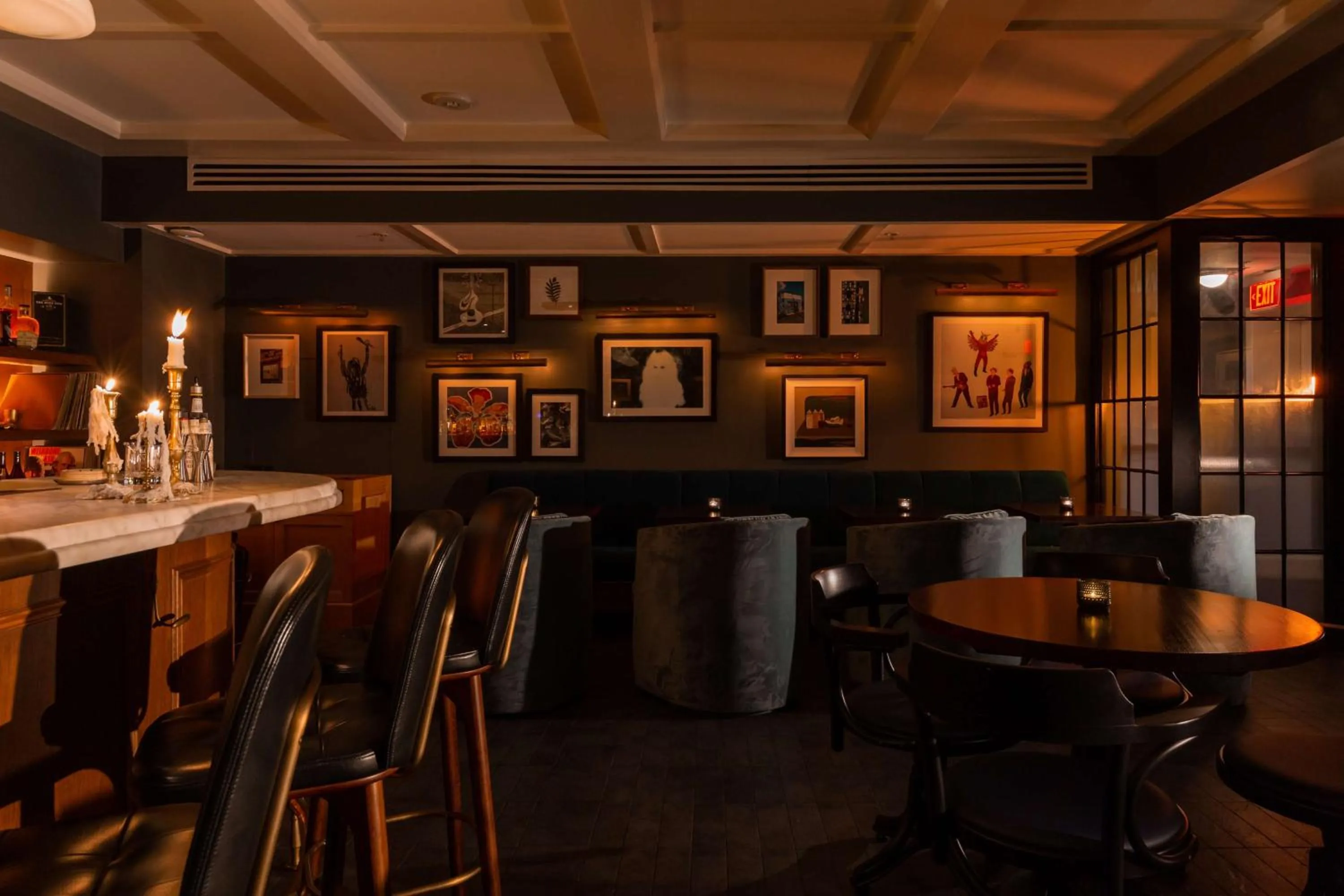 Lounge or bar in The Drayton Hotel Savannah, Curio Collection by Hilton