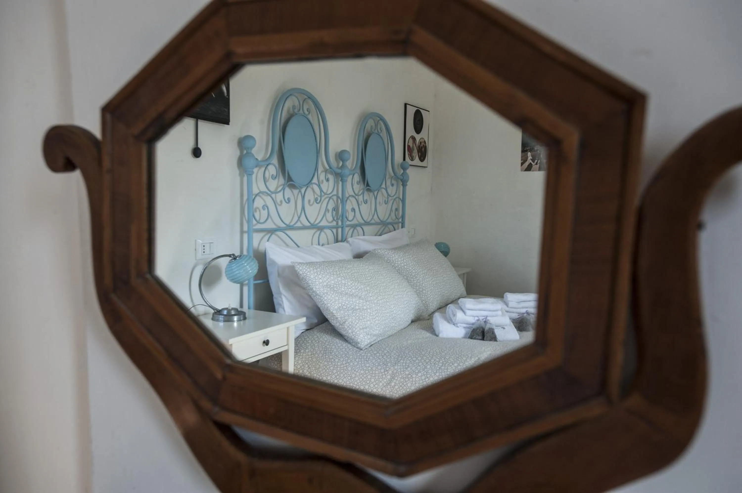 Decorative detail, Bed in B&B Conca Del Pretore