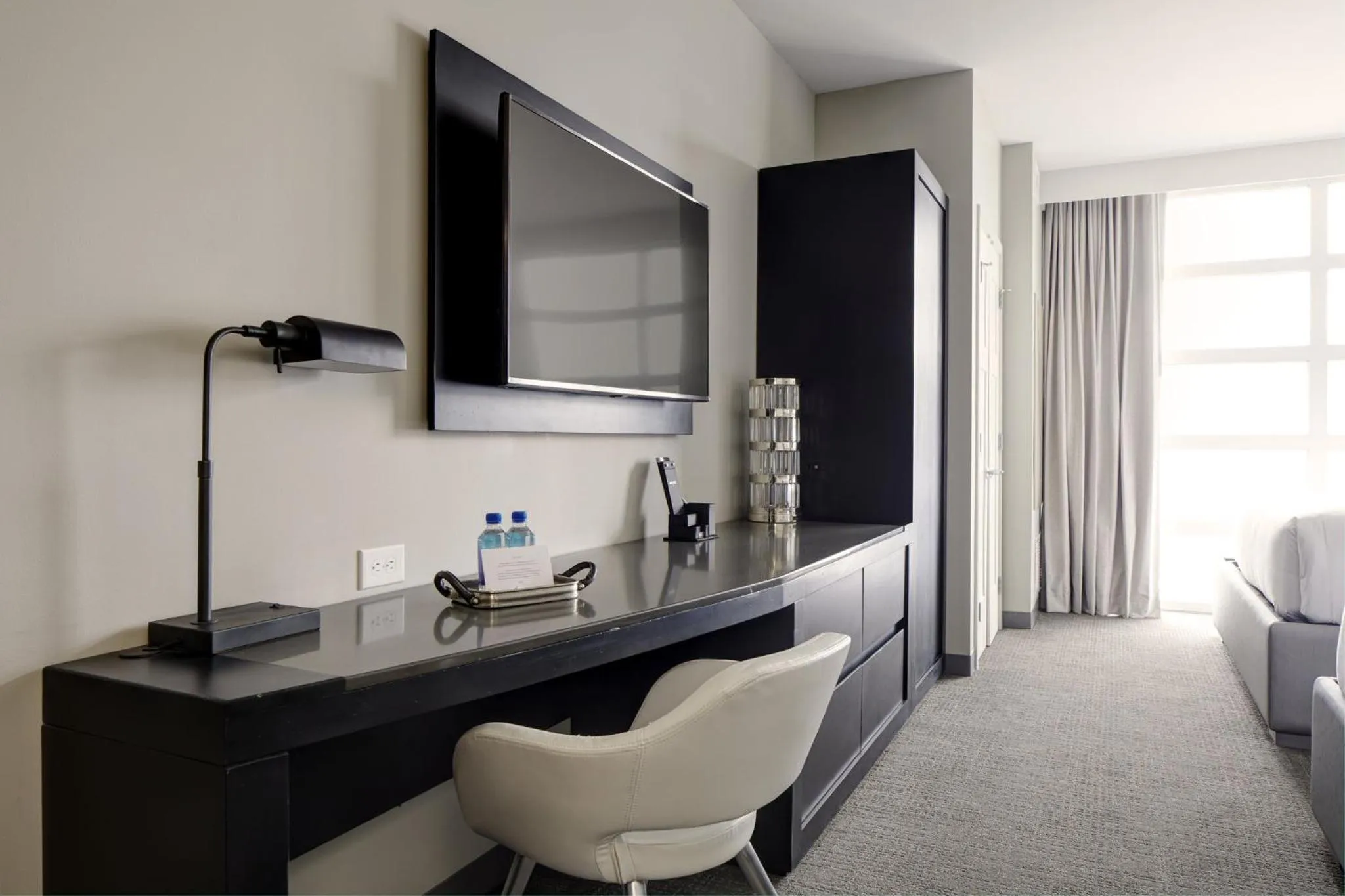 Bedroom in Archer Hotel Seattle/Redmond