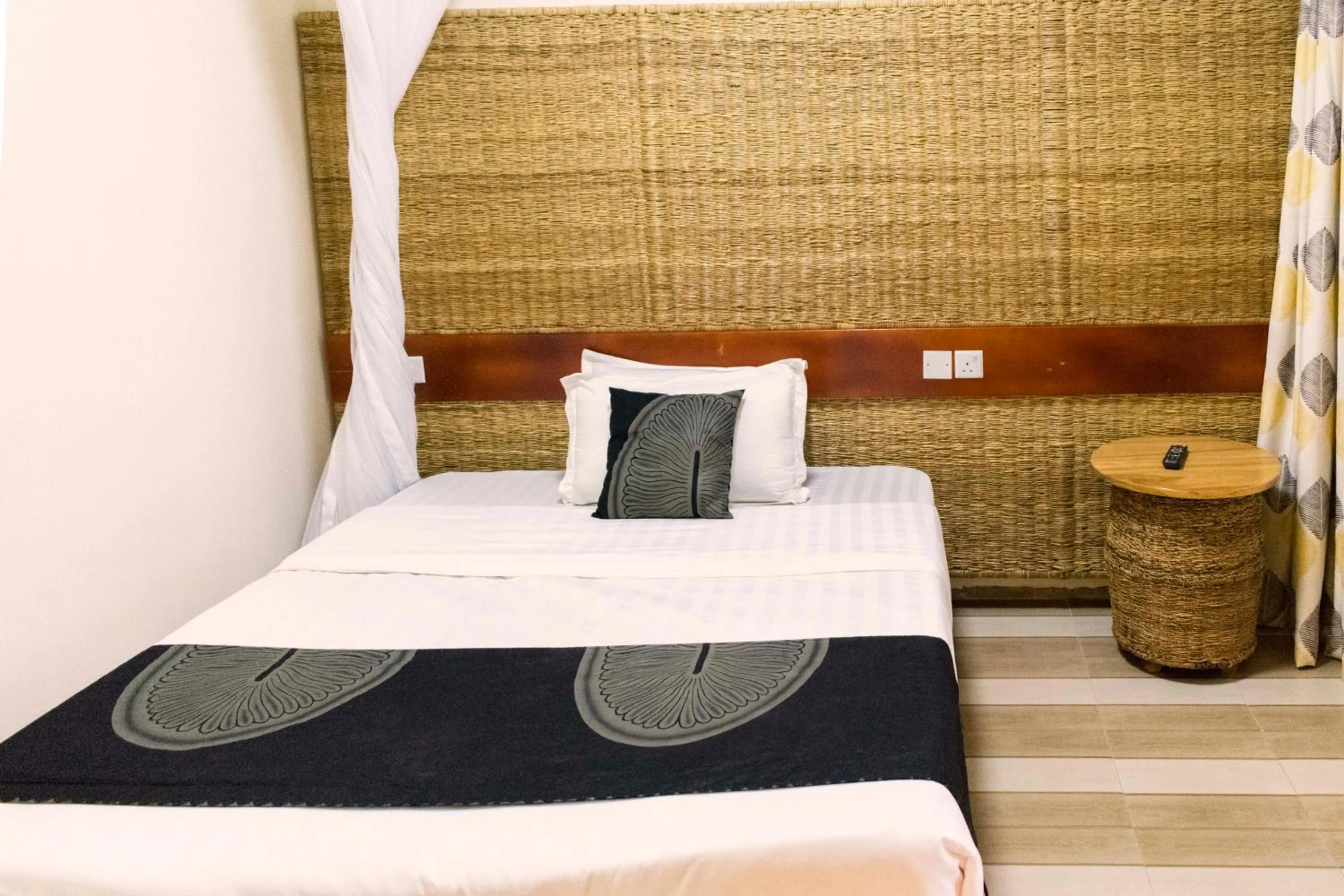 Bathroom, Bed in Tooro Fairway Hotel