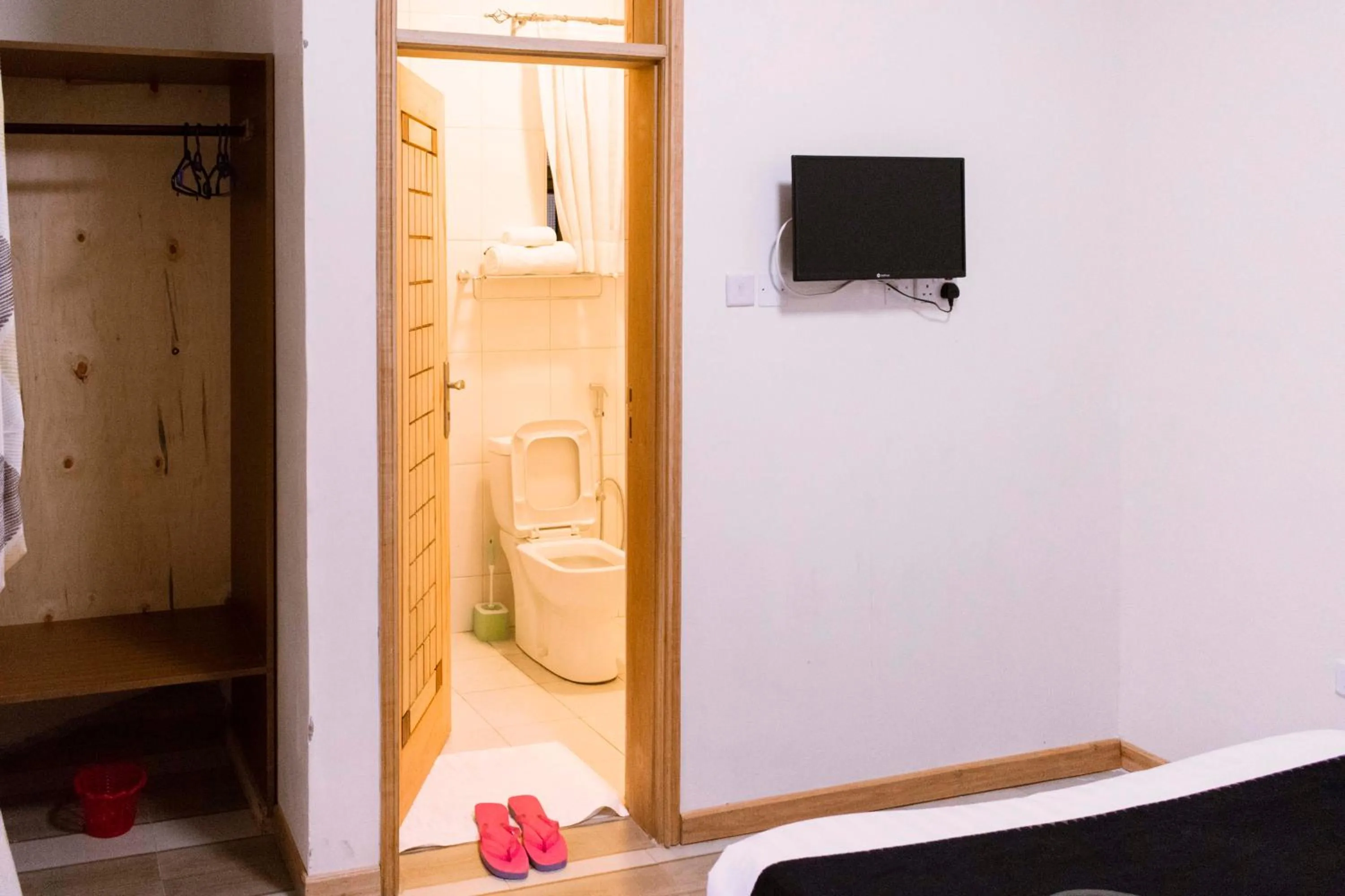 Shower in Tooro Fairway Hotel