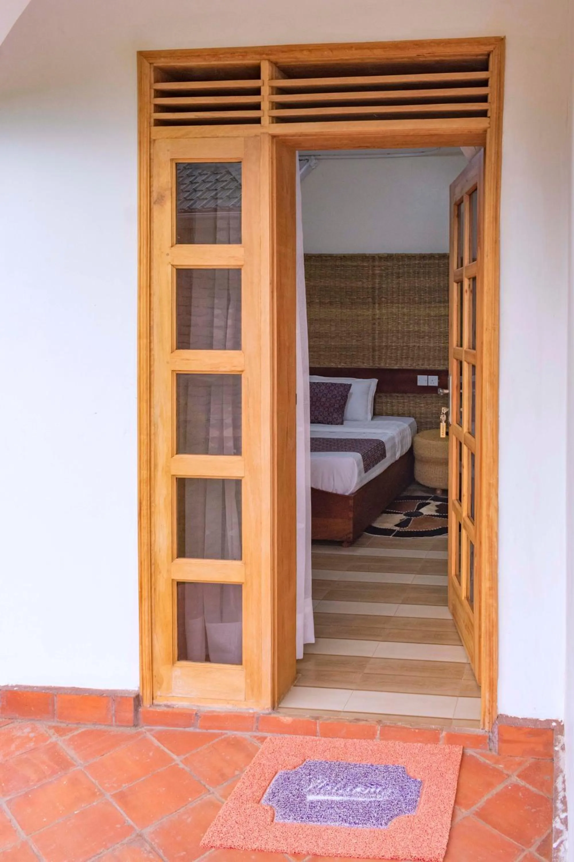 Balcony/Terrace, Bed in Tooro Fairway Hotel