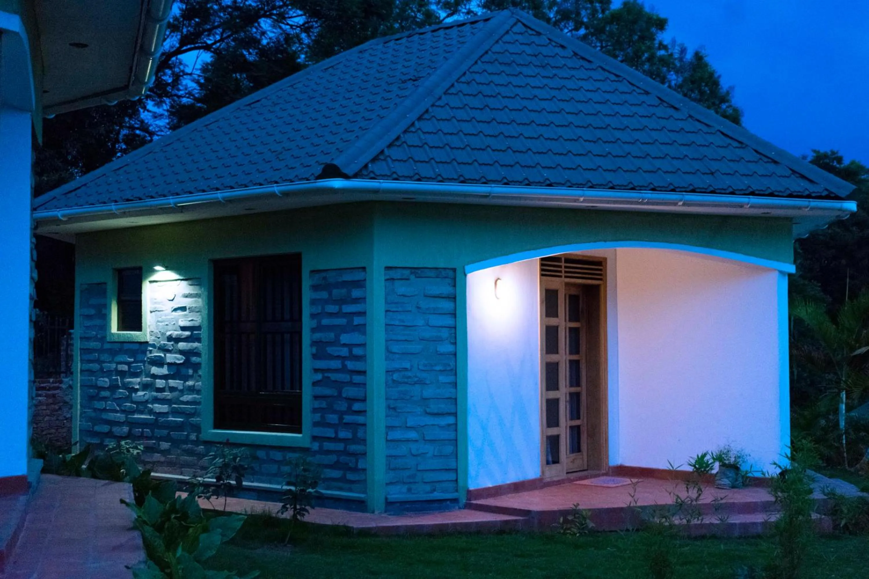 Night in Tooro Fairway Hotel