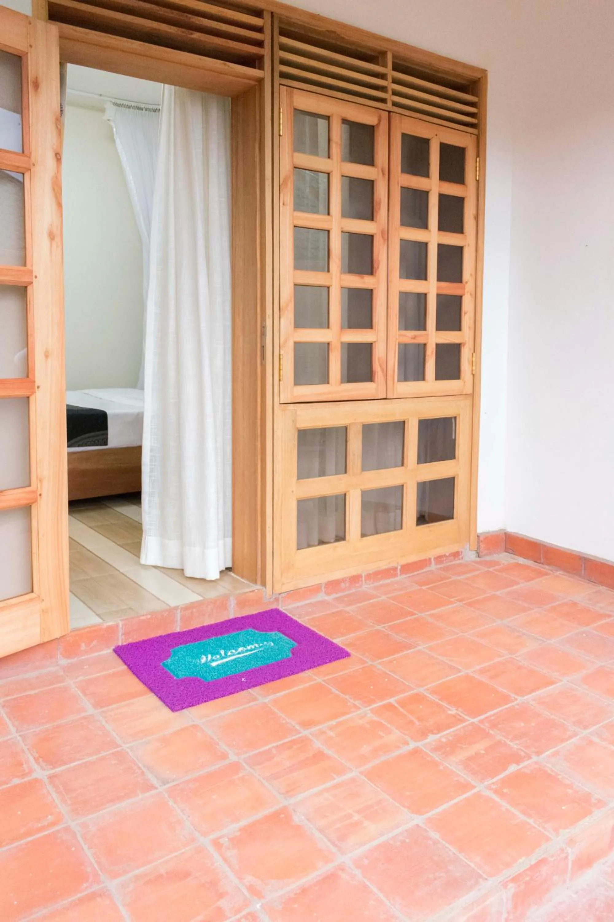 Balcony/Terrace, Bed in Tooro Fairway Hotel