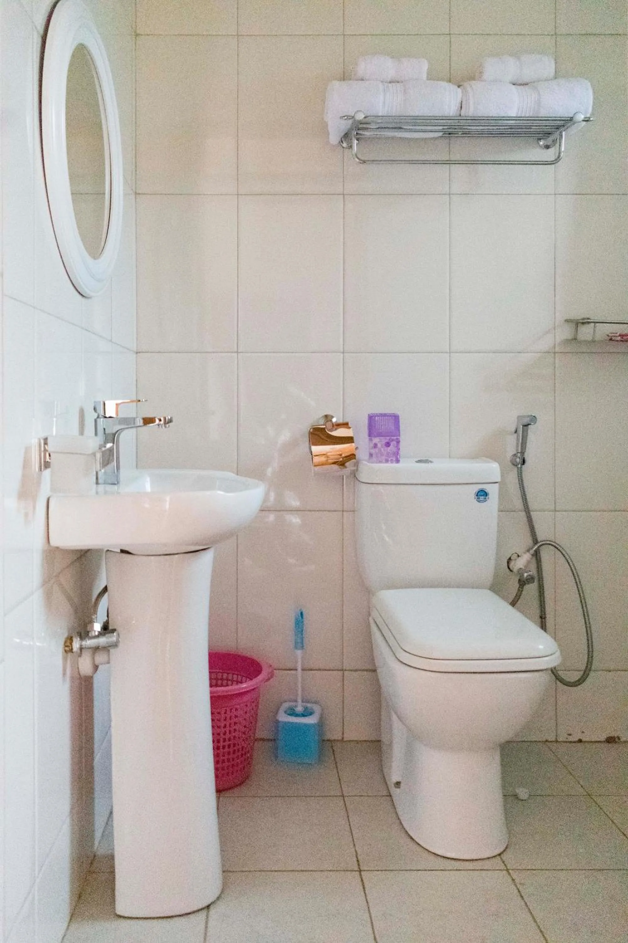 Shower in Tooro Fairway Hotel