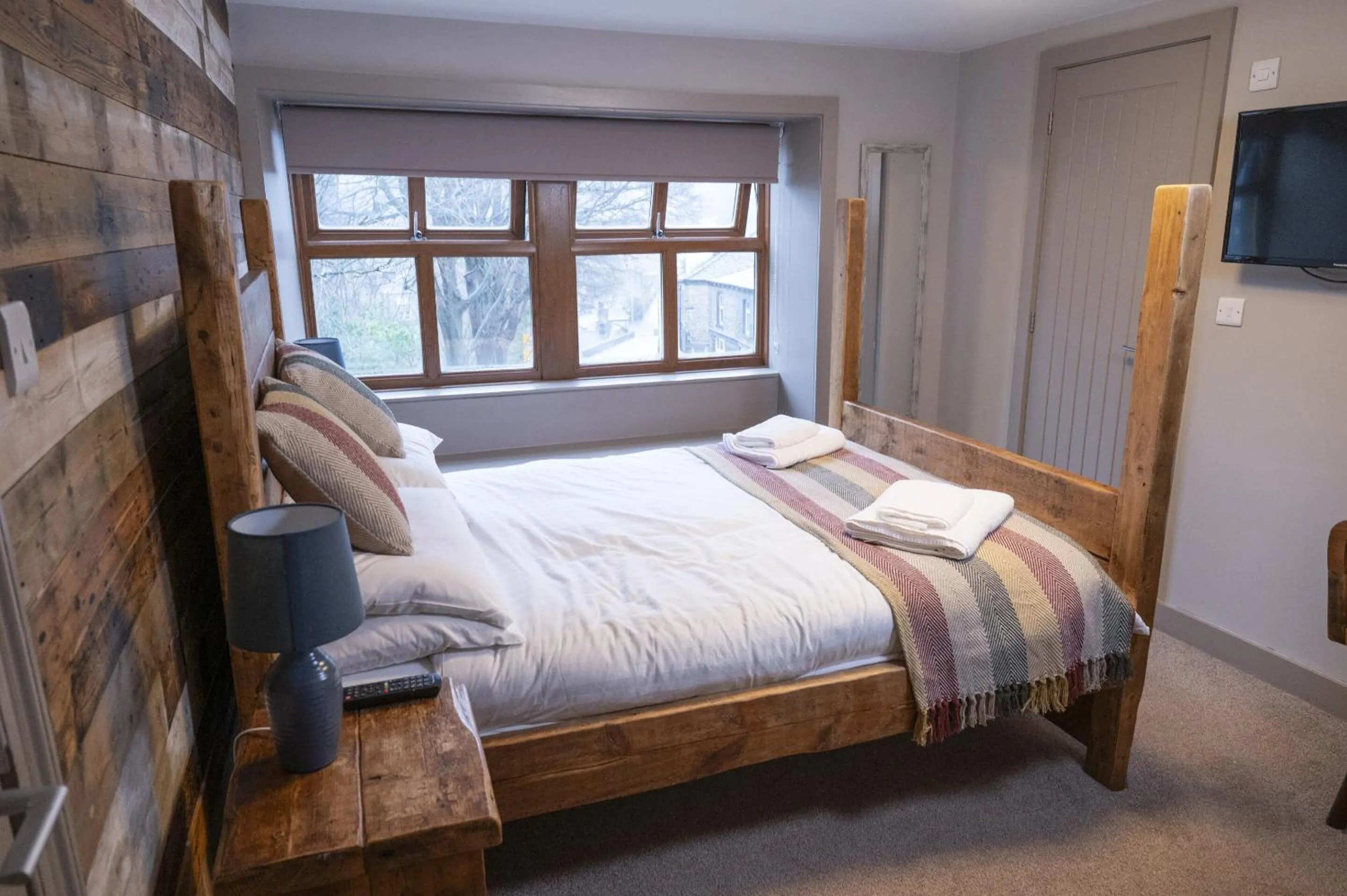 Bedroom, Bed in The Milestone