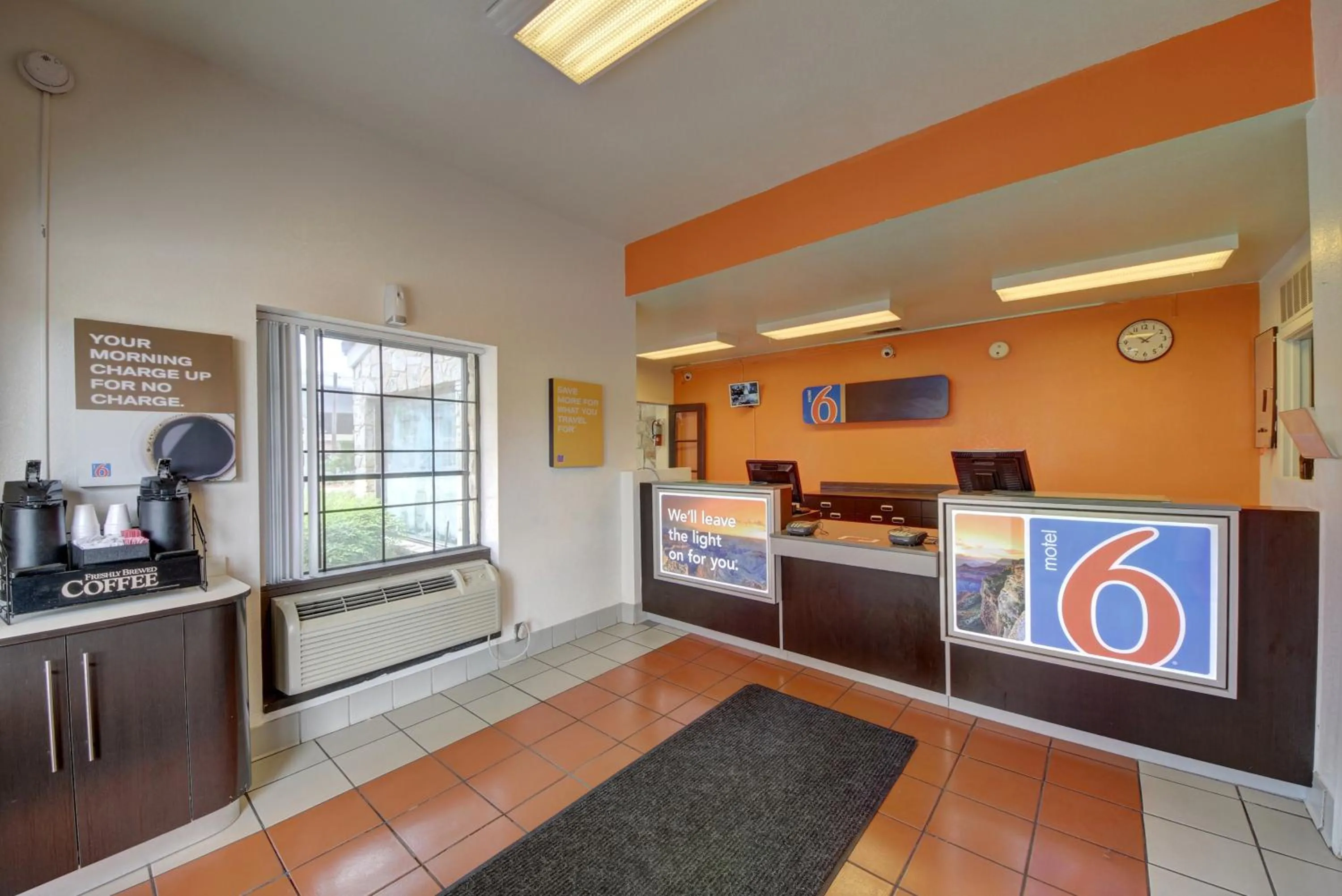 Lobby or reception in Motel 6-San Antonio, TX - Downtown - Market Square
