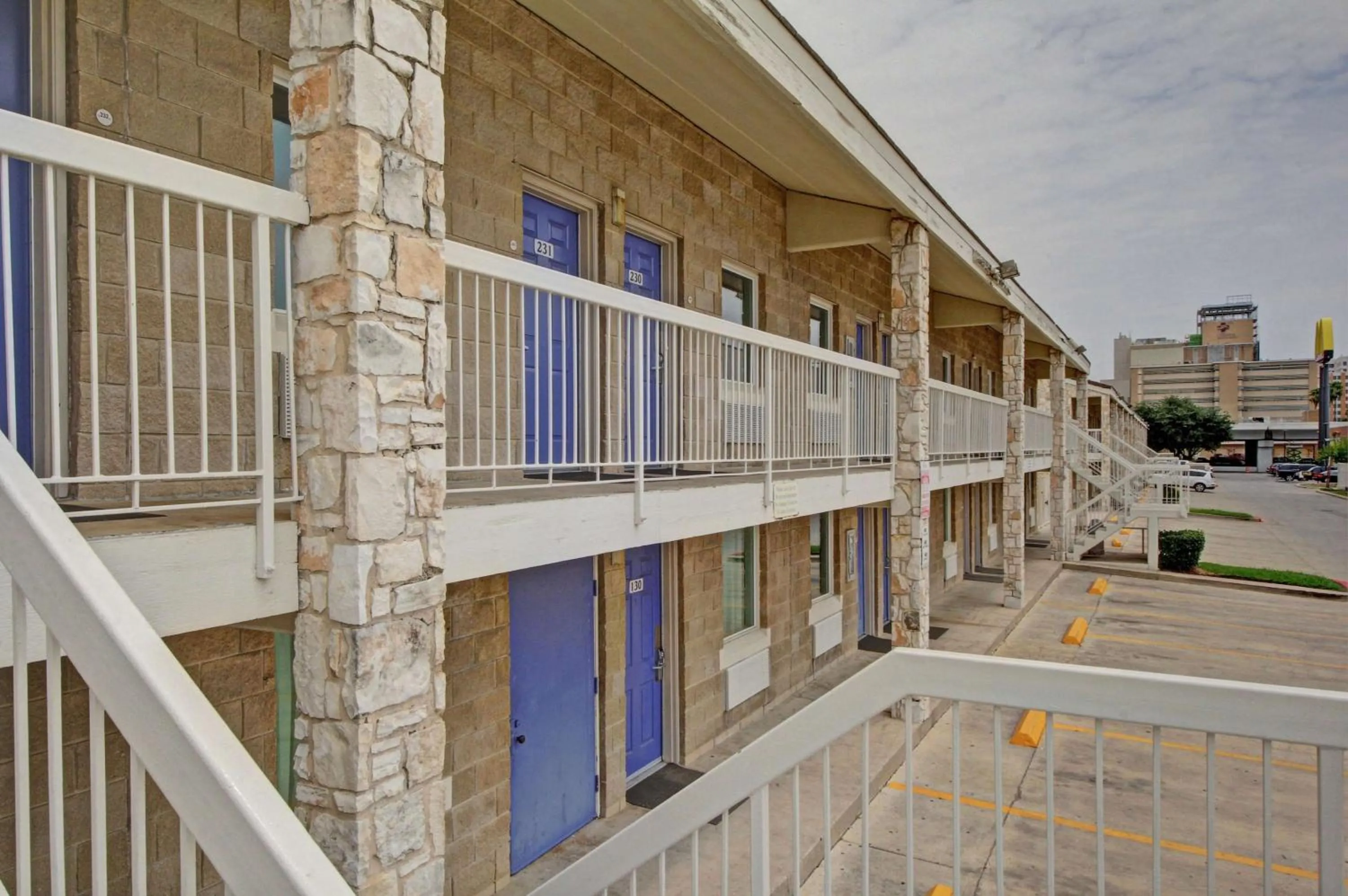 Property building in Motel 6-San Antonio, TX - Downtown - Market Square