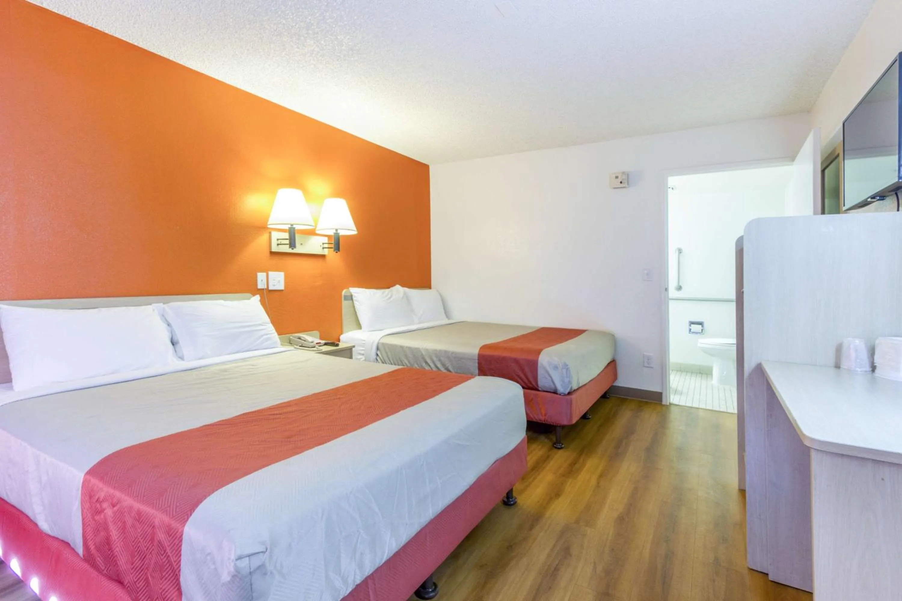 Photo of the whole room, Bed in Motel 6-Phoenix, AZ - Airport - 24th Street