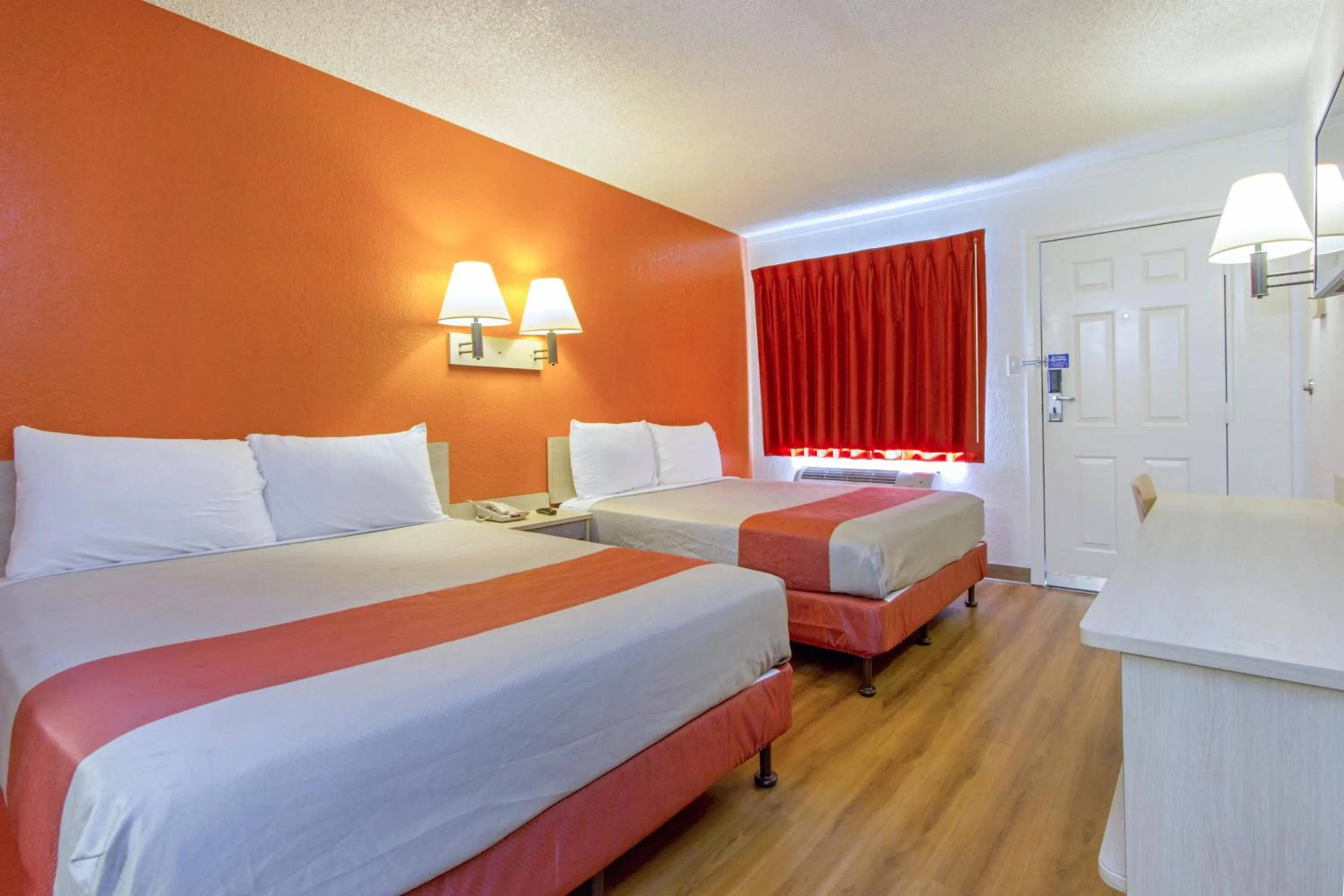 Bedroom, Bed in Motel 6-Phoenix, AZ - Airport - 24th Street