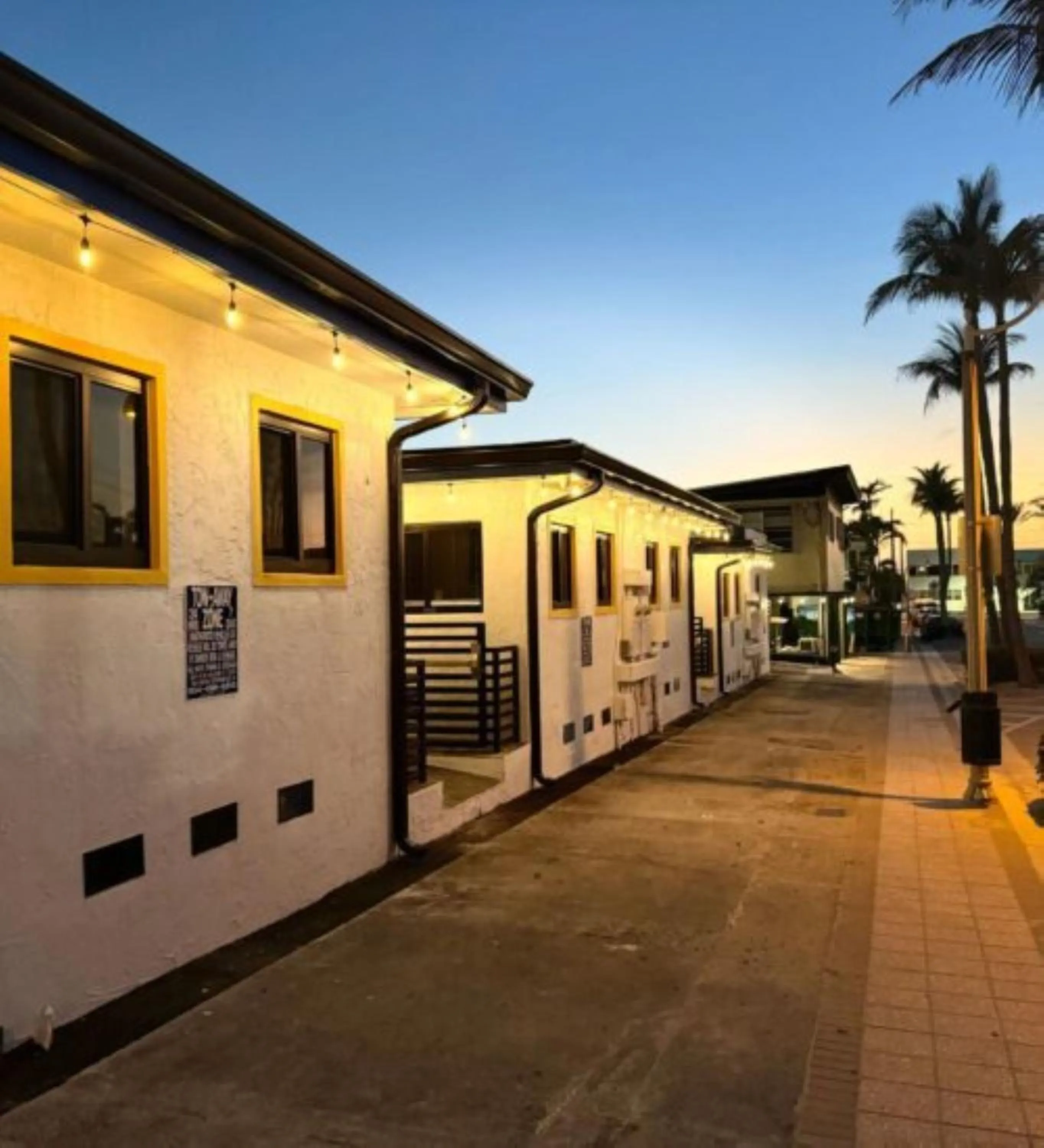 Property building in Hollywood Sunrise