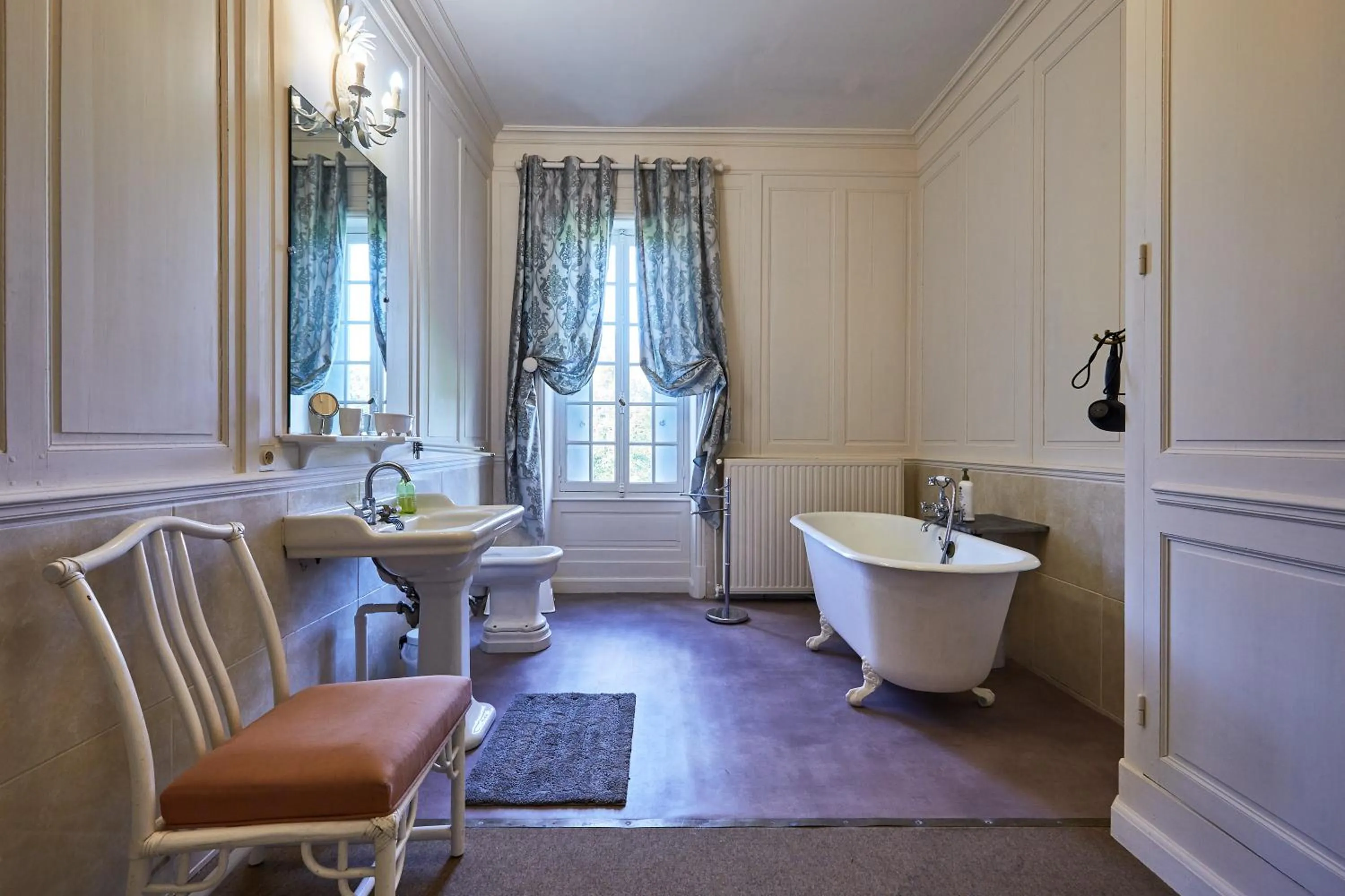 Bathroom in Chateau des Monts
