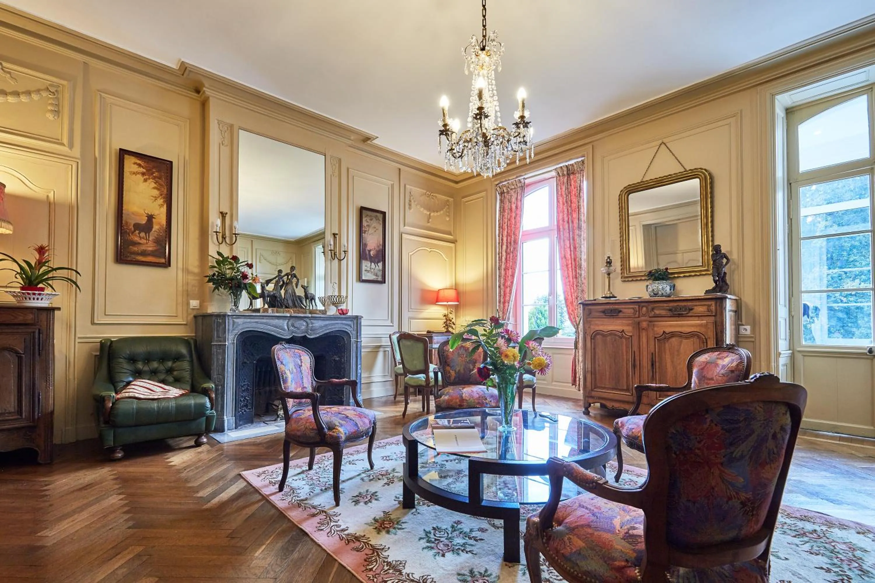 Lounge or bar in Chateau des Monts