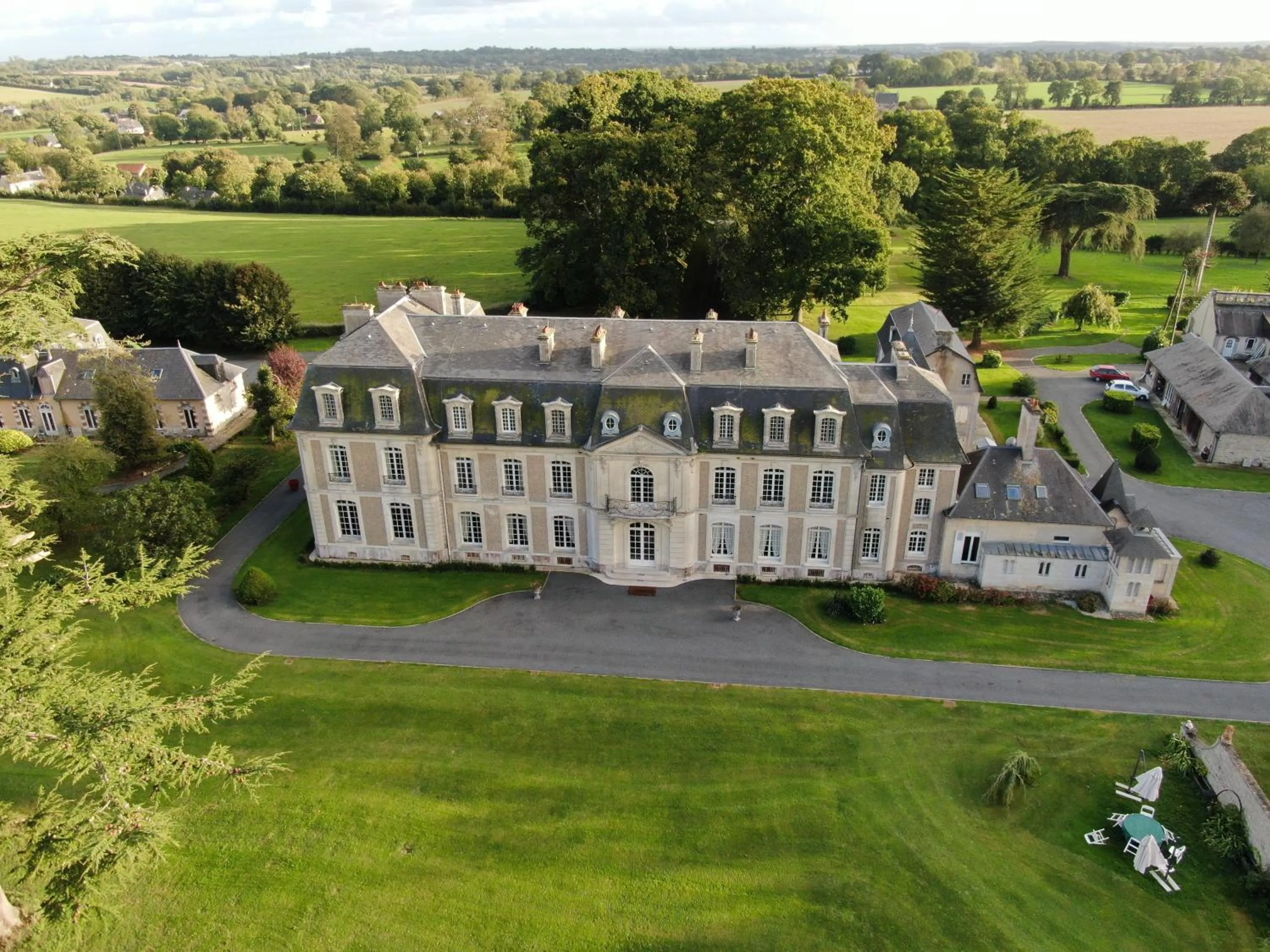 Property building in Chateau des Monts