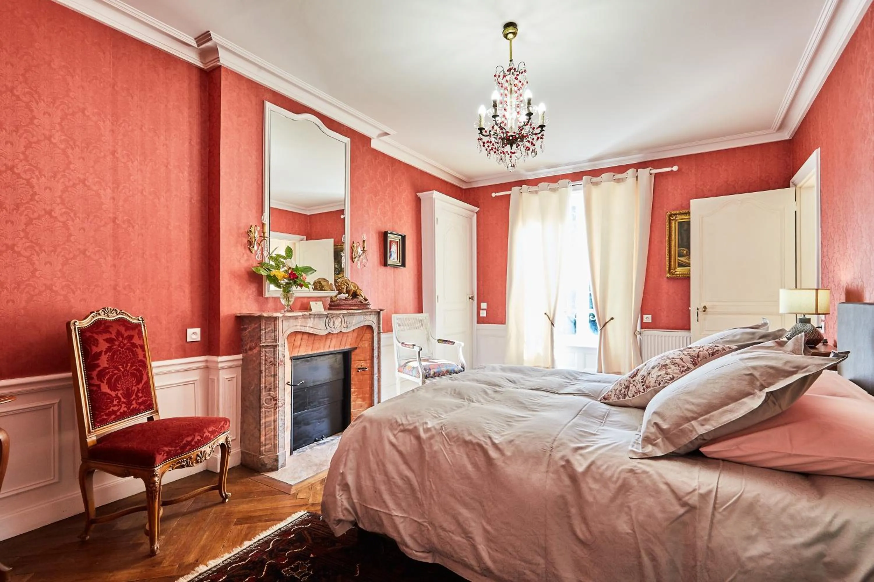 Photo of the whole room, Bed in Chateau des Monts