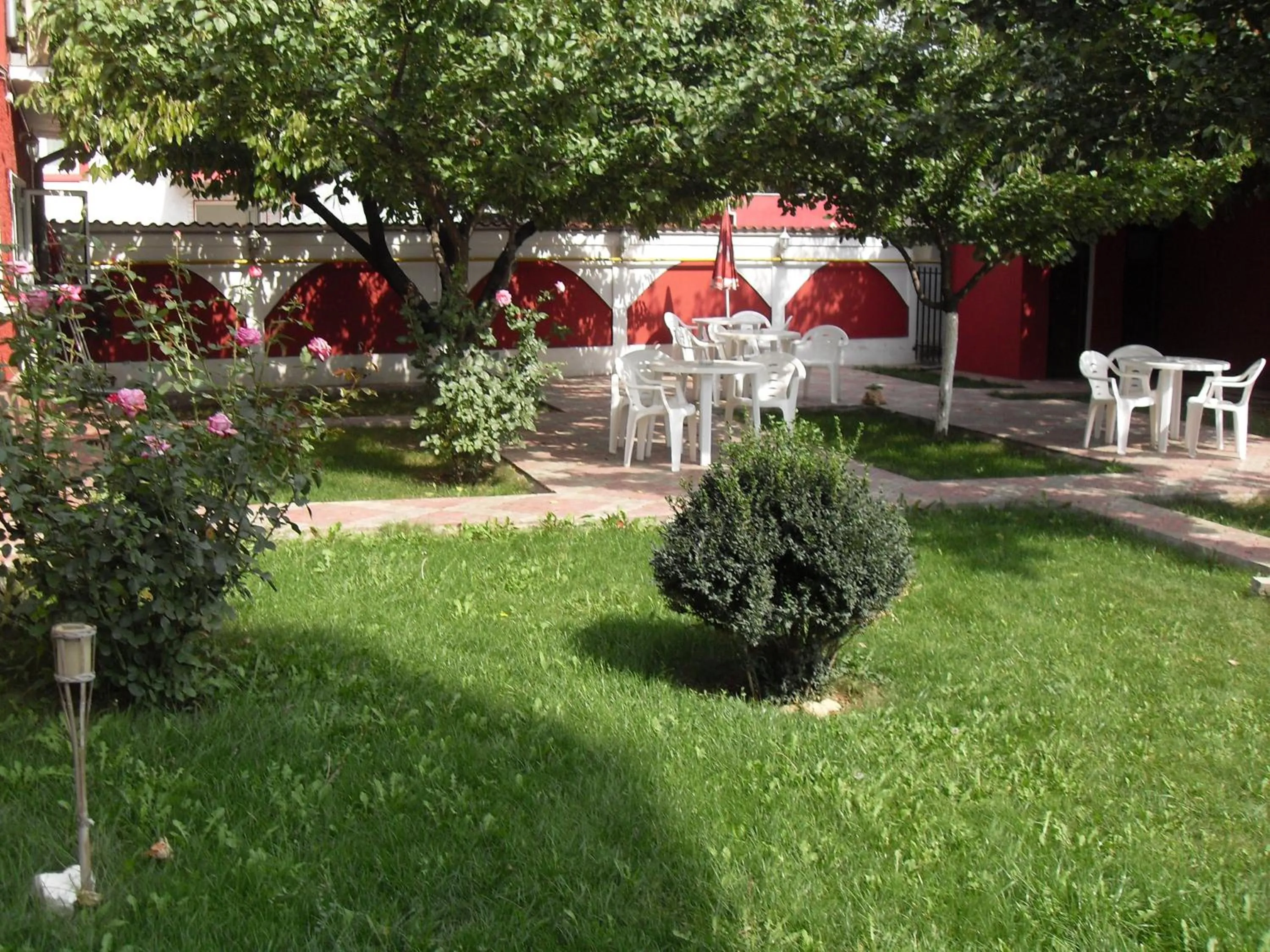 Restaurant/places to eat in Hotel Cristian