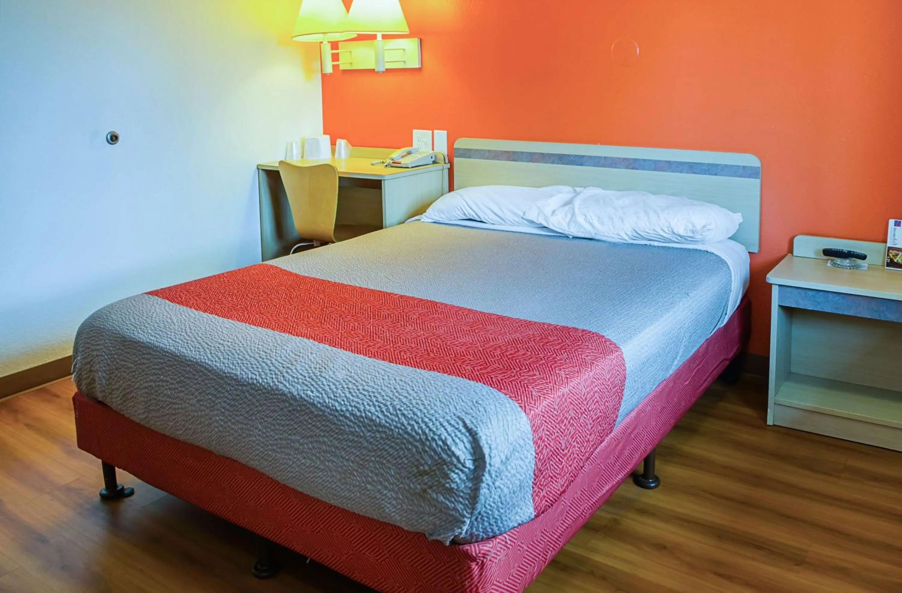 Bedroom, Bed in West Ashley Inn