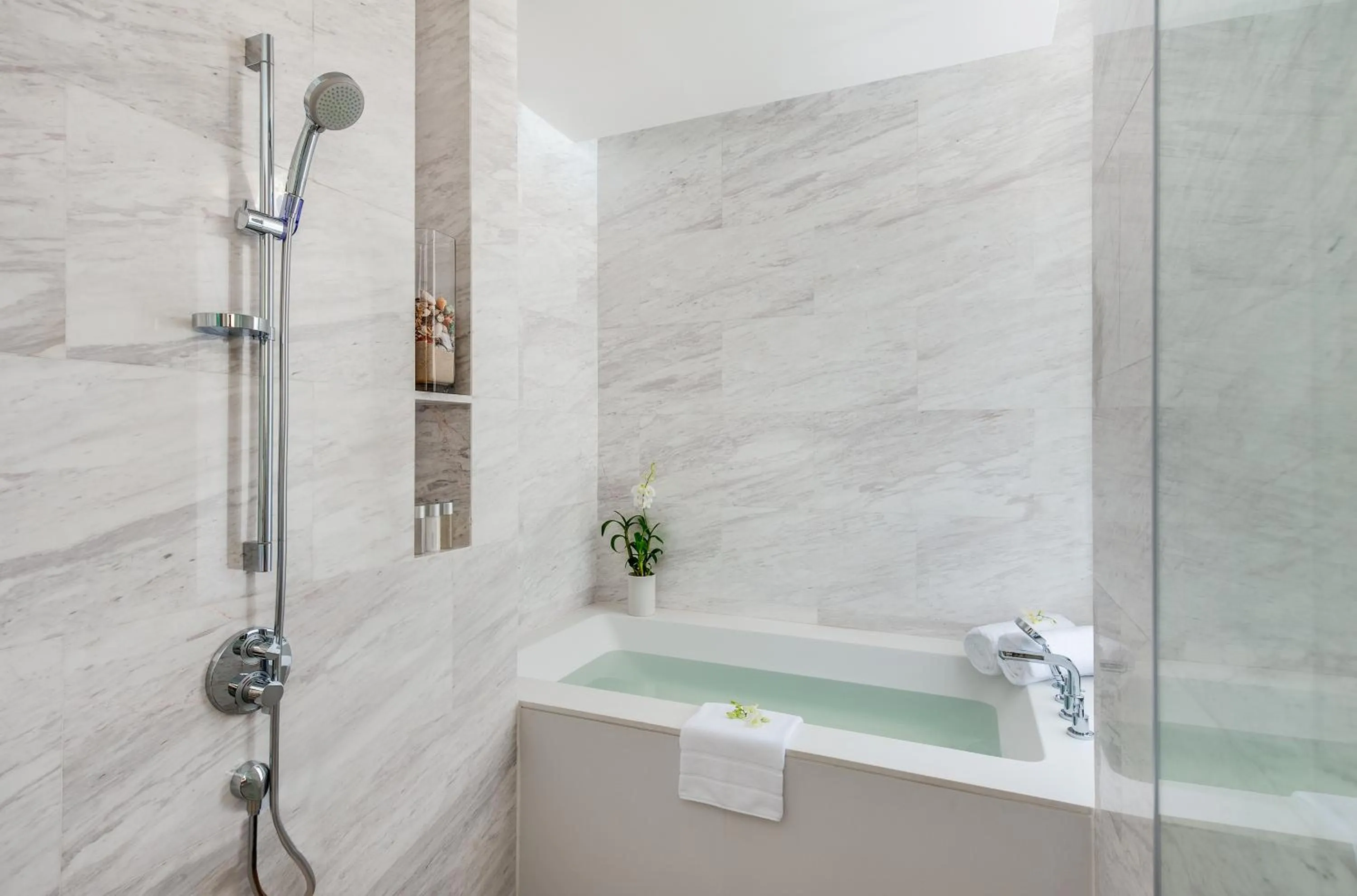 Bath in Twinpalms MontAzure Phuket