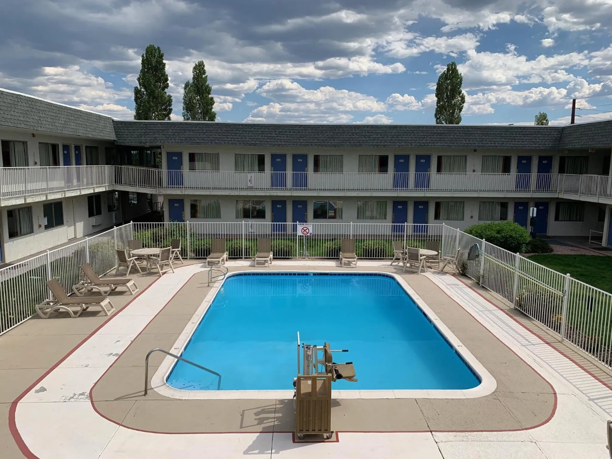 Swimming pool in Motel 6-Flagstaff, AZ - Butler